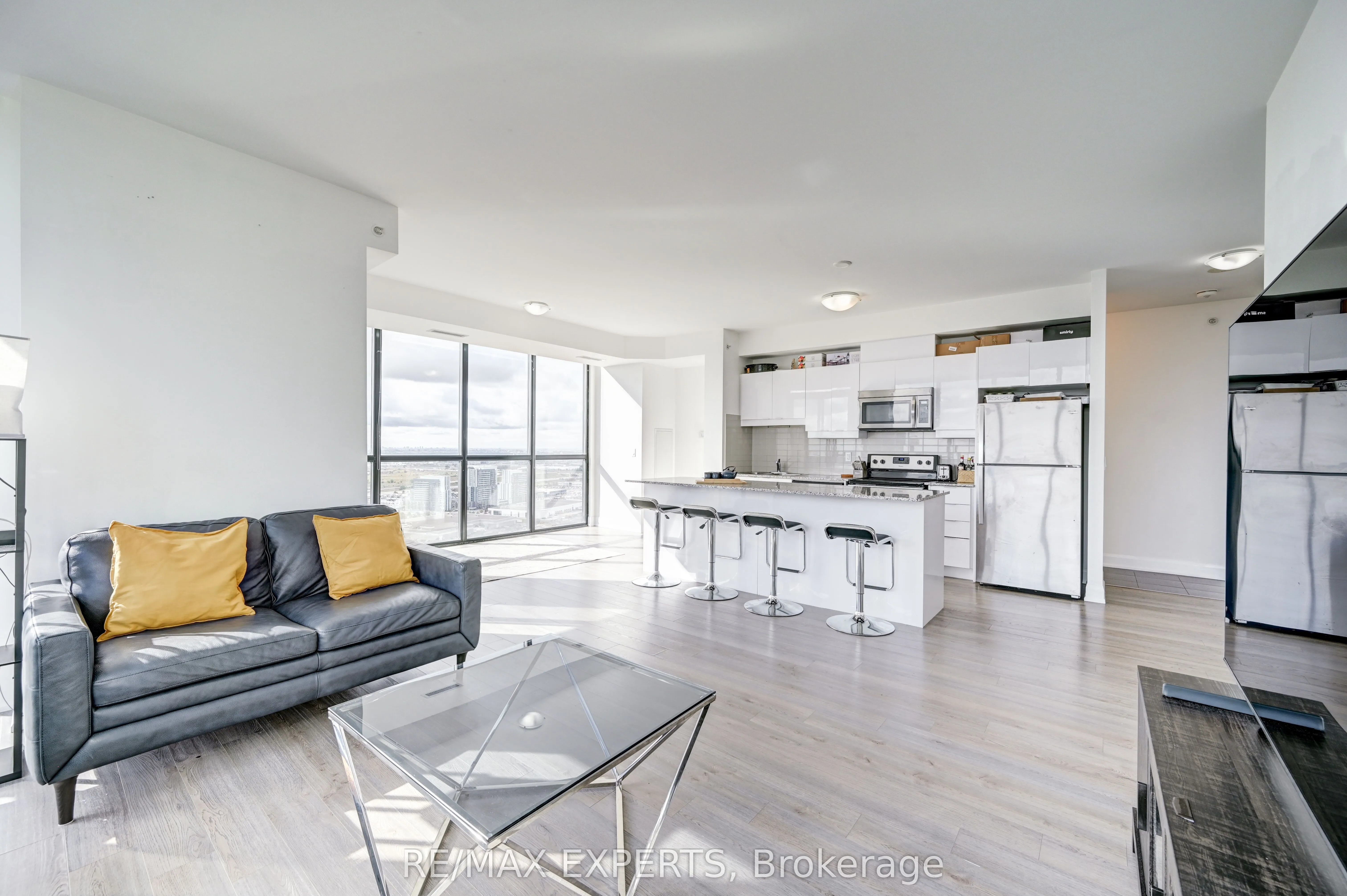 2910 Highway 7 Road W, #3002