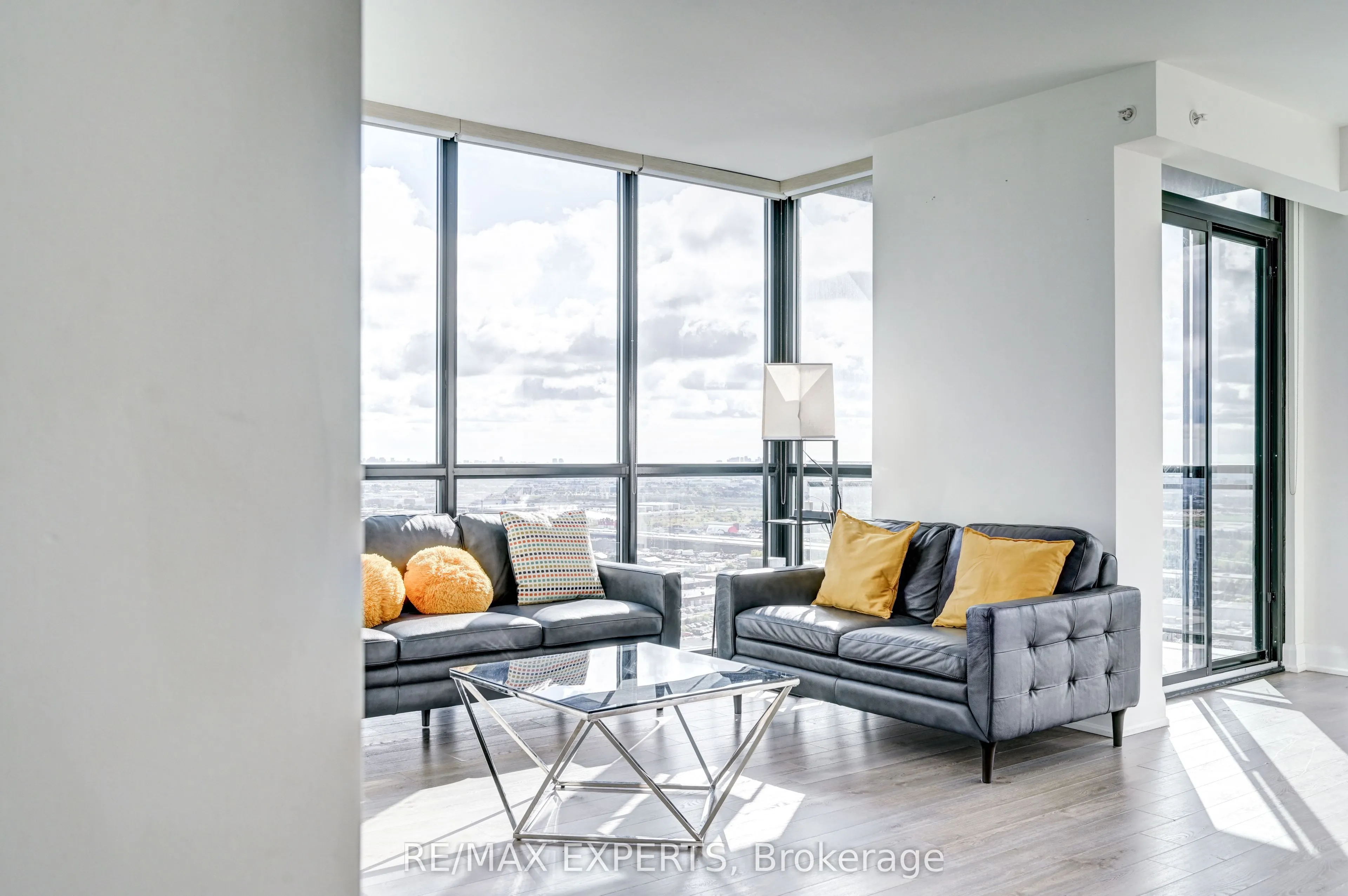 2910 Highway 7 Road W, #3002
