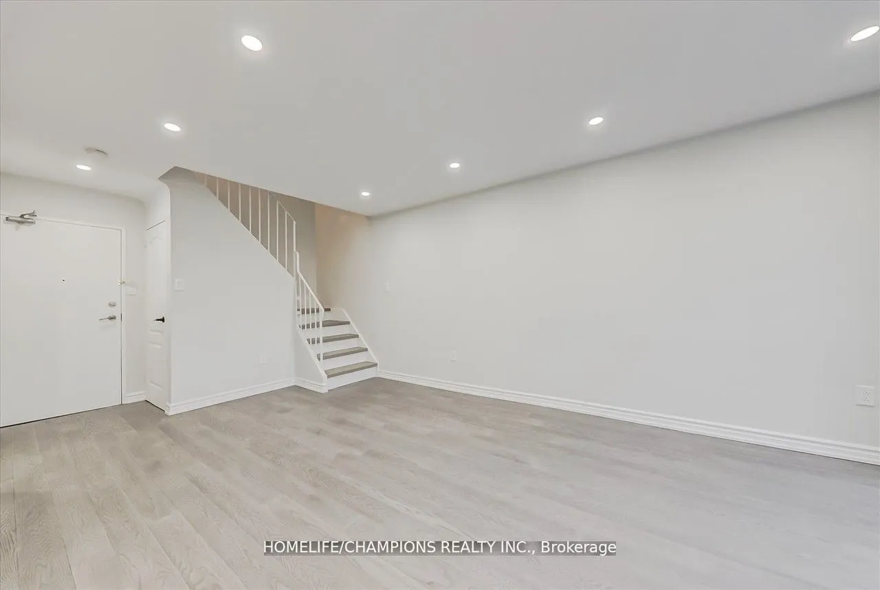 16 Elgin Street N, #325