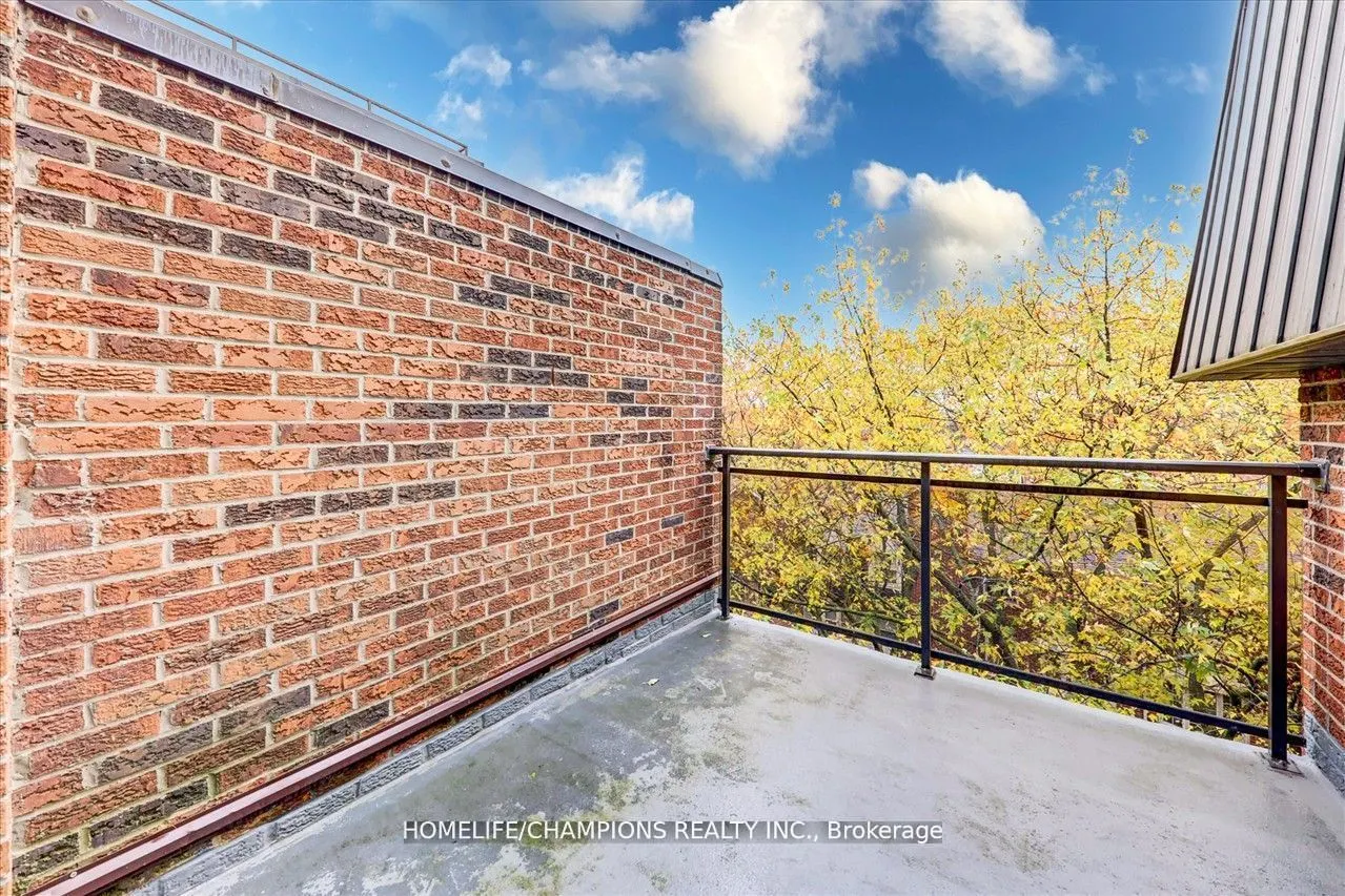 16 Elgin Street N, #325