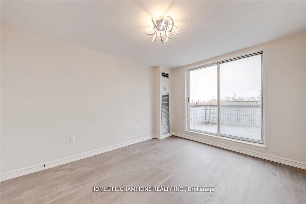 16 Elgin Street N, #325