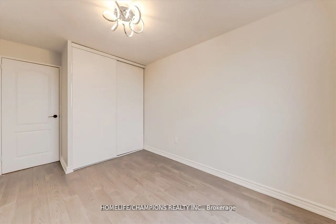 16 Elgin Street N, #325