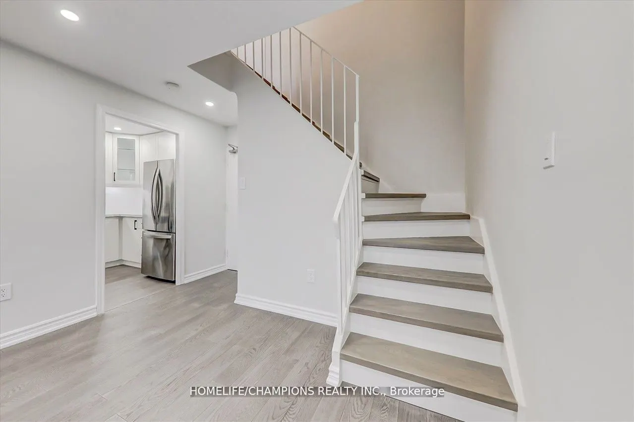 16 Elgin Street N, #325