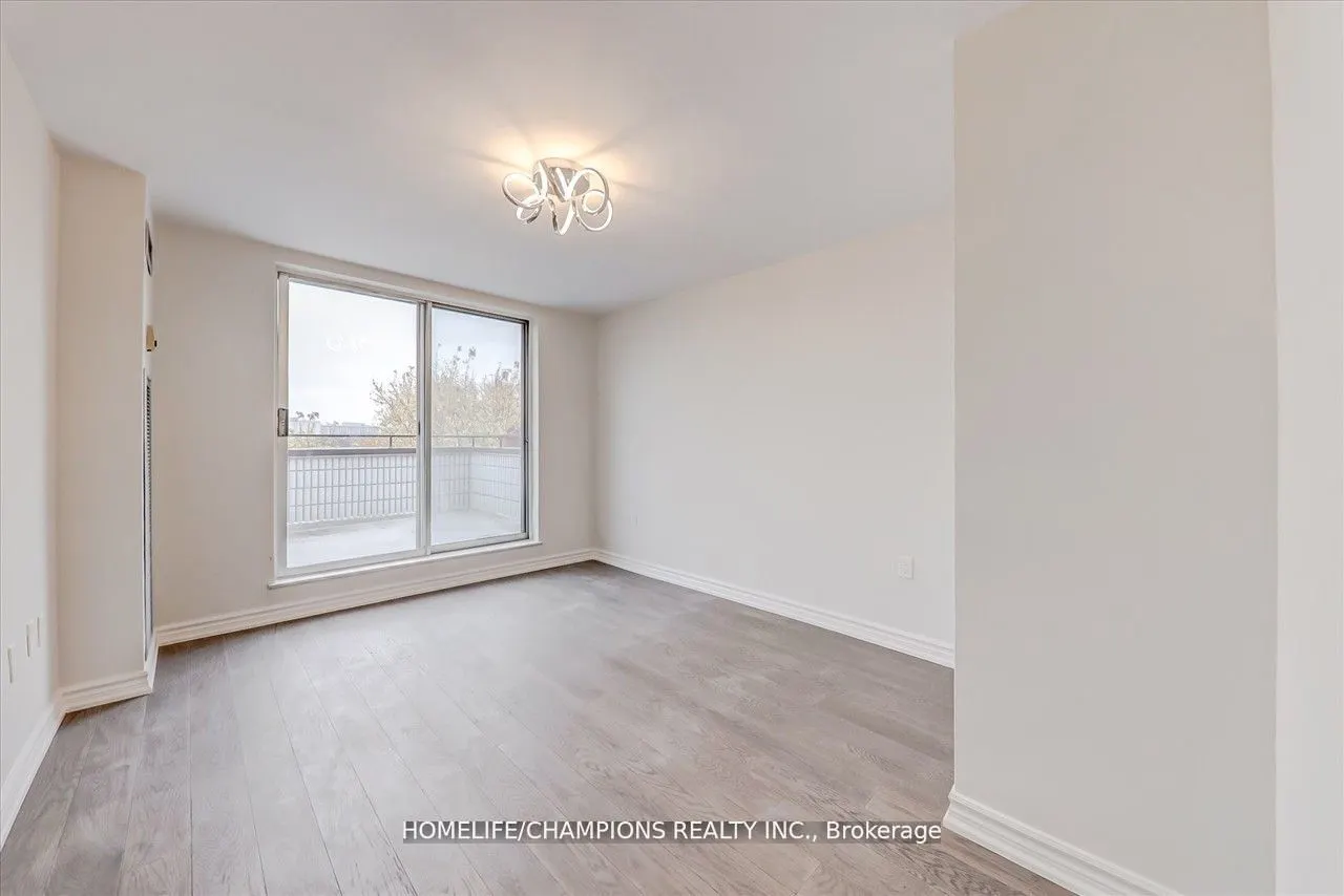 16 Elgin Street N, #325
