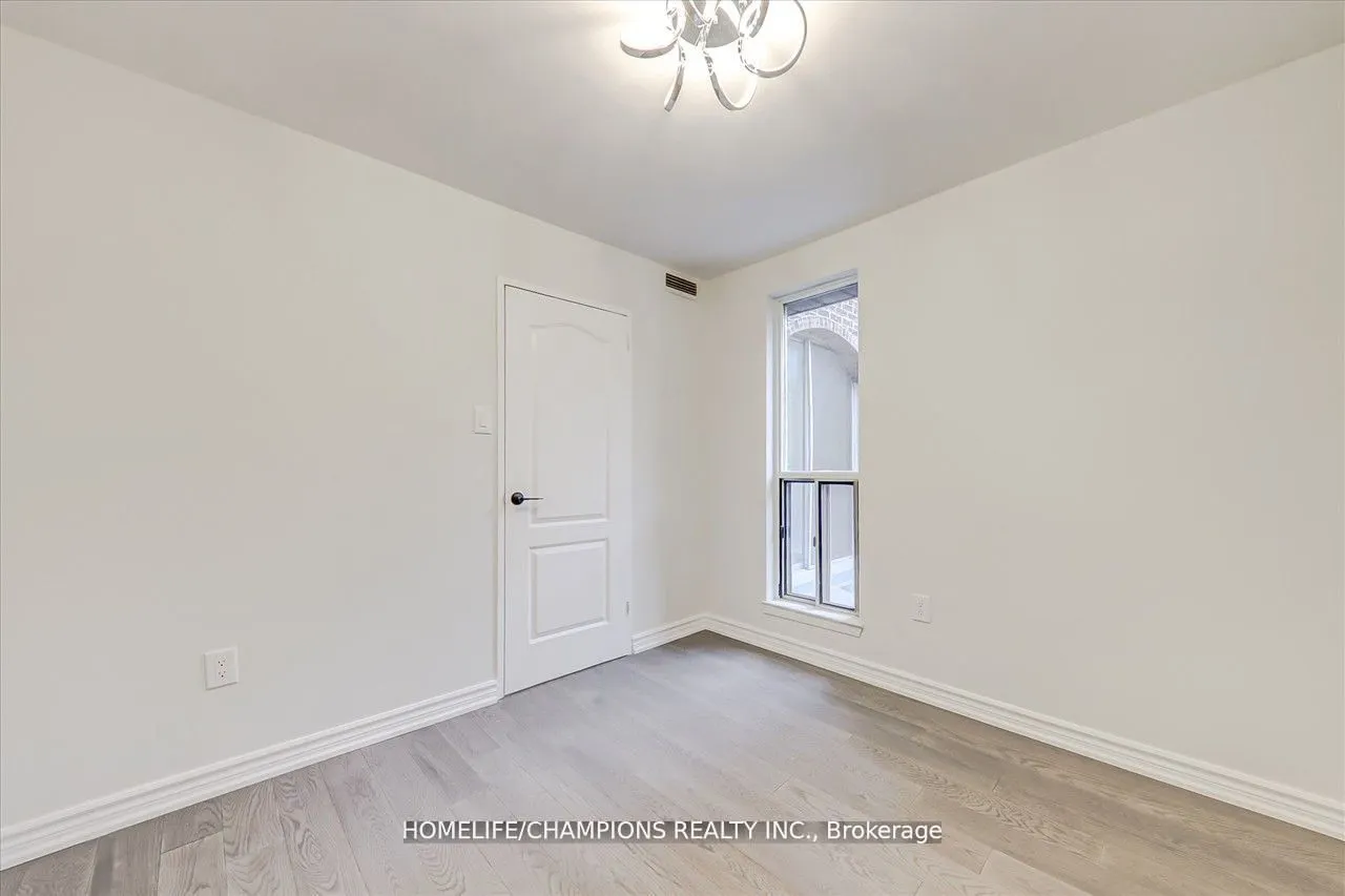 16 Elgin Street N, #325