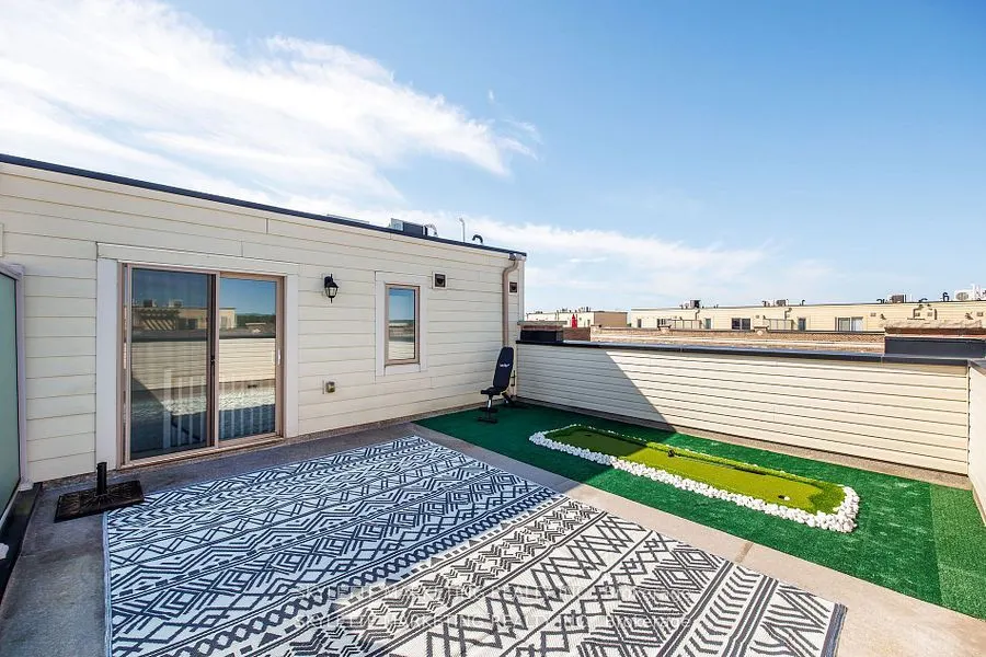 2 Cornerbank Crescent