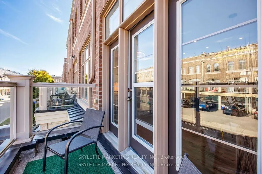 2 Cornerbank Crescent