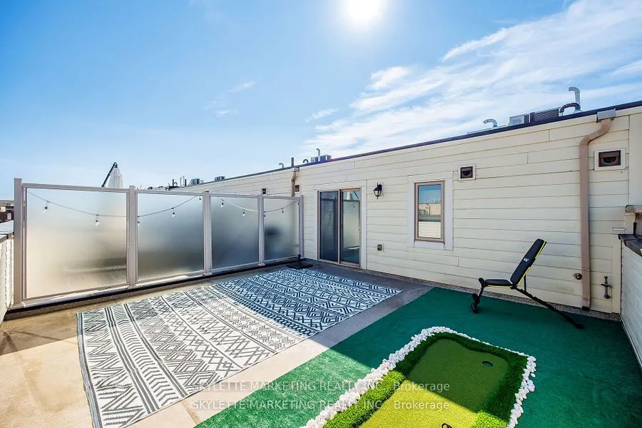 2 Cornerbank Crescent