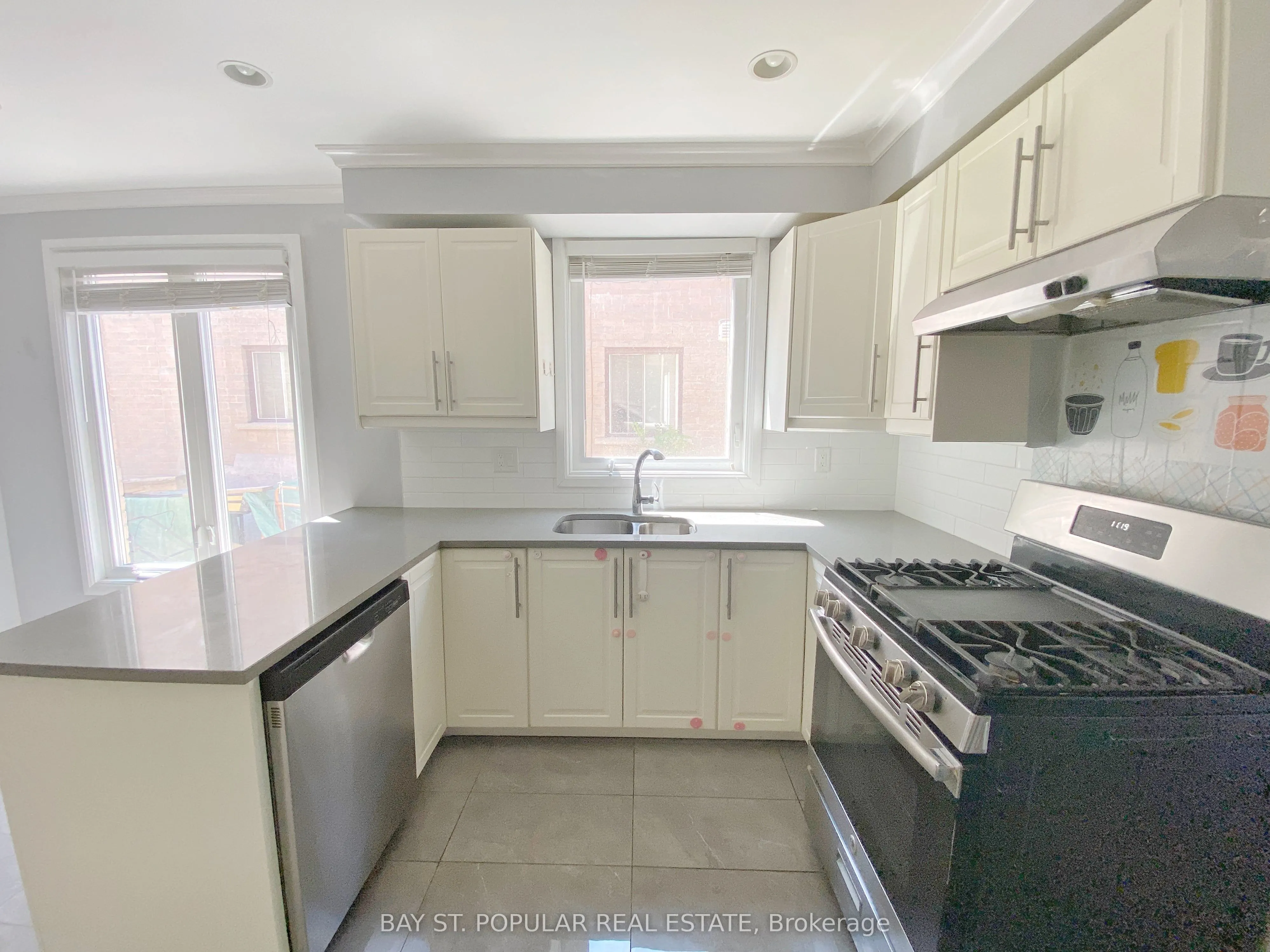 54 Charles Alfred Crescent
