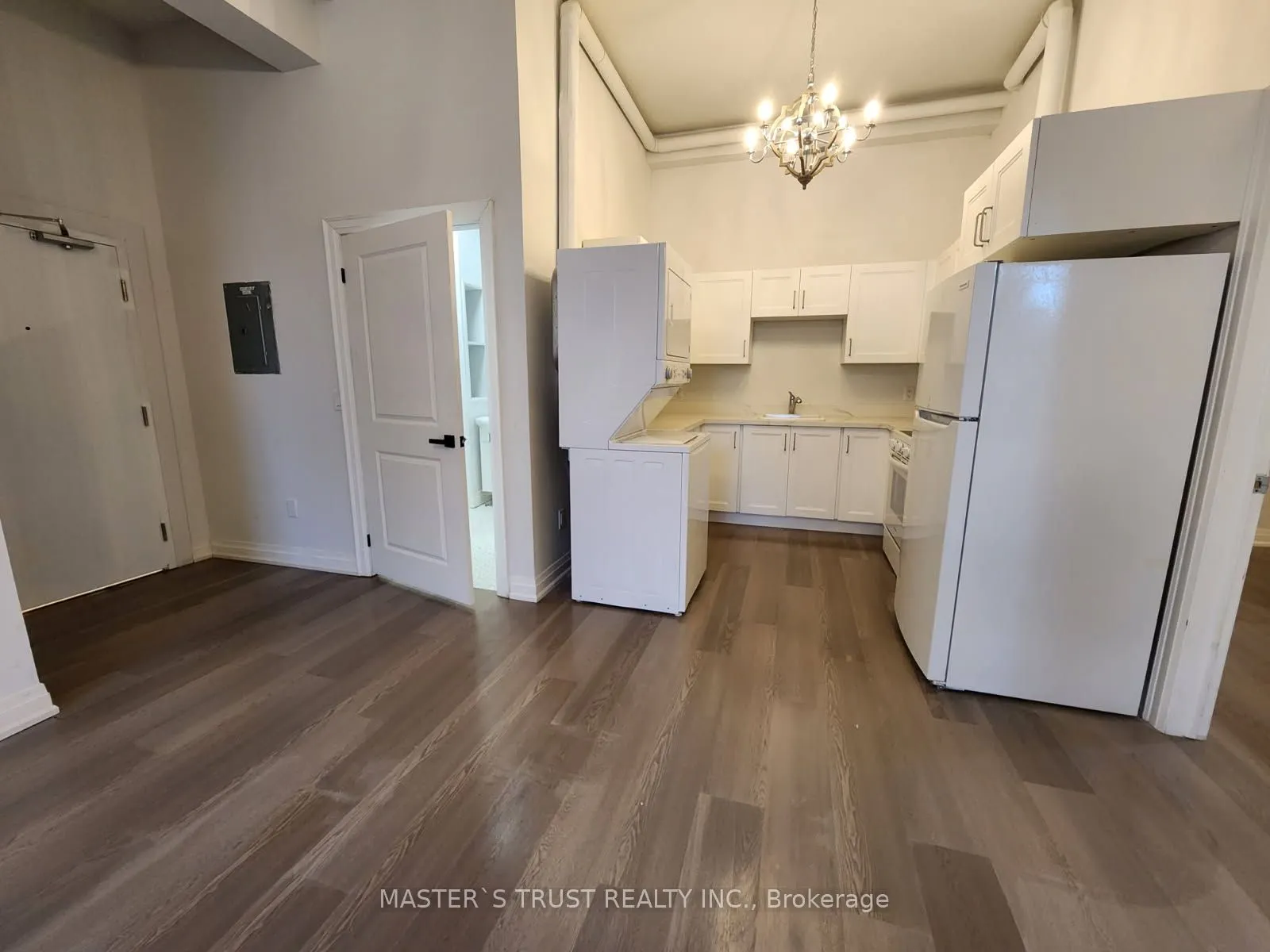 54 Main Street S, #3