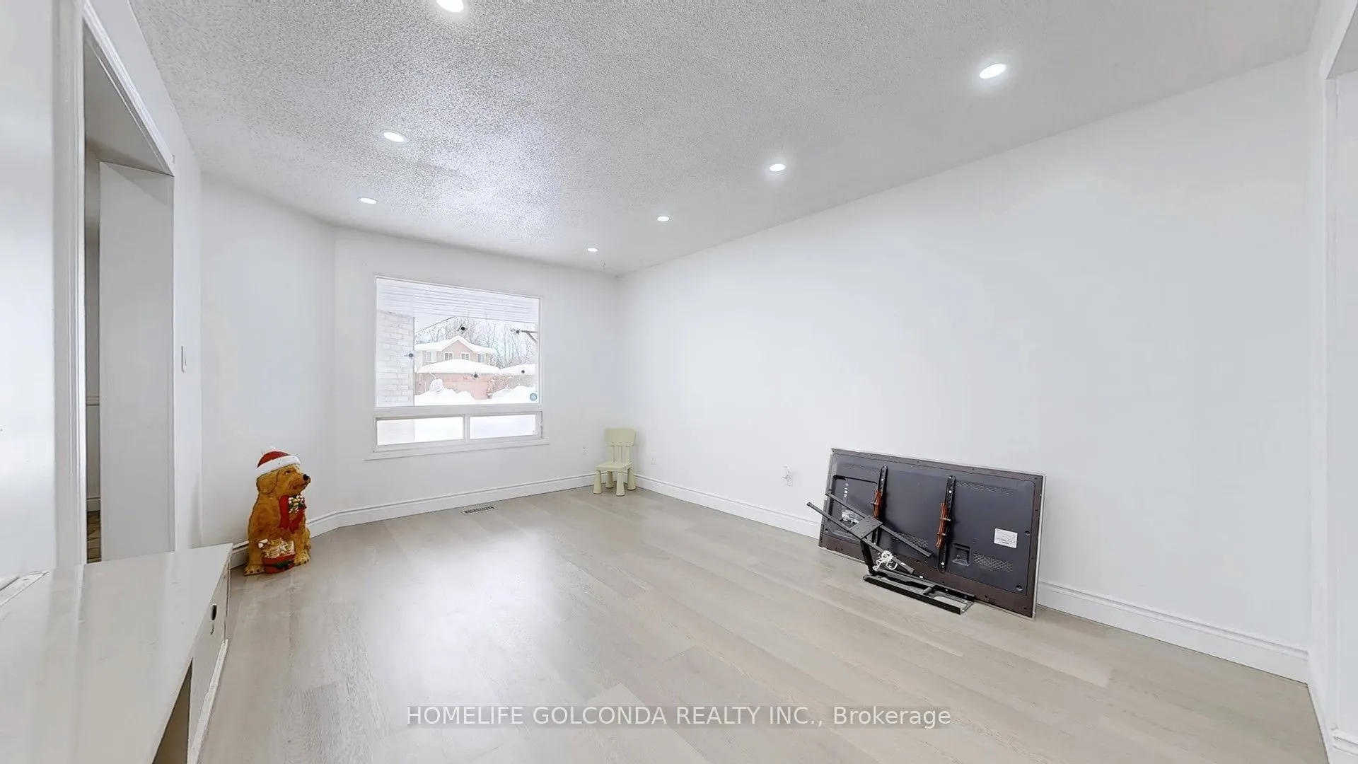 129 Kerr Boulevard S
