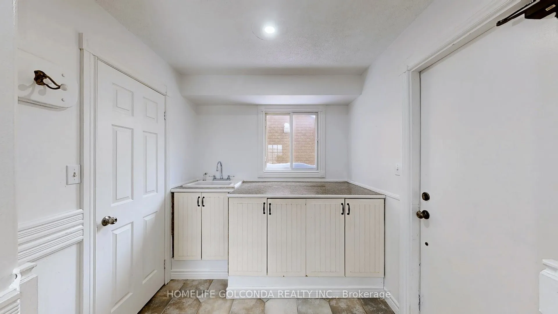 129 Kerr Boulevard S
