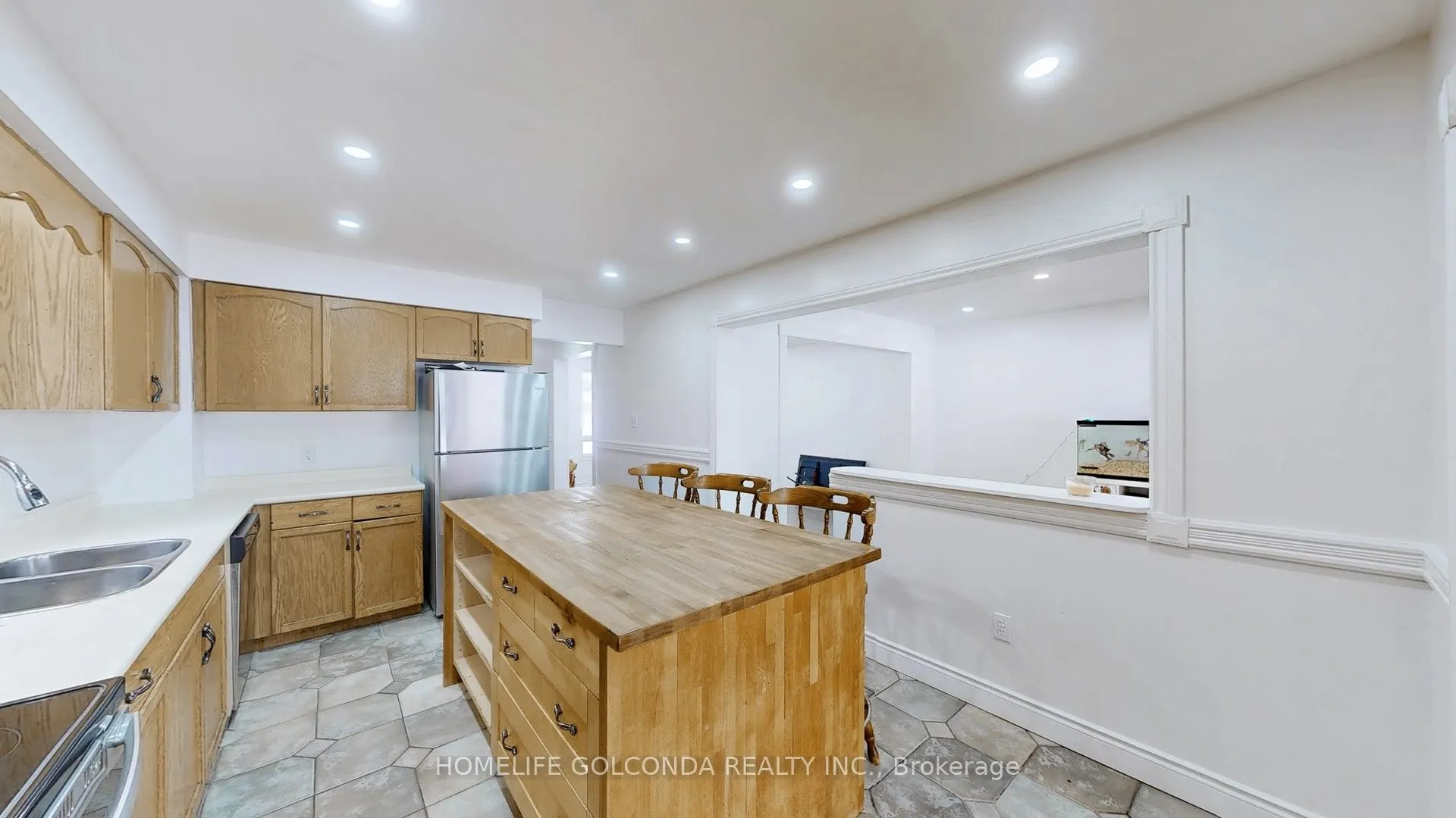 129 Kerr Boulevard S