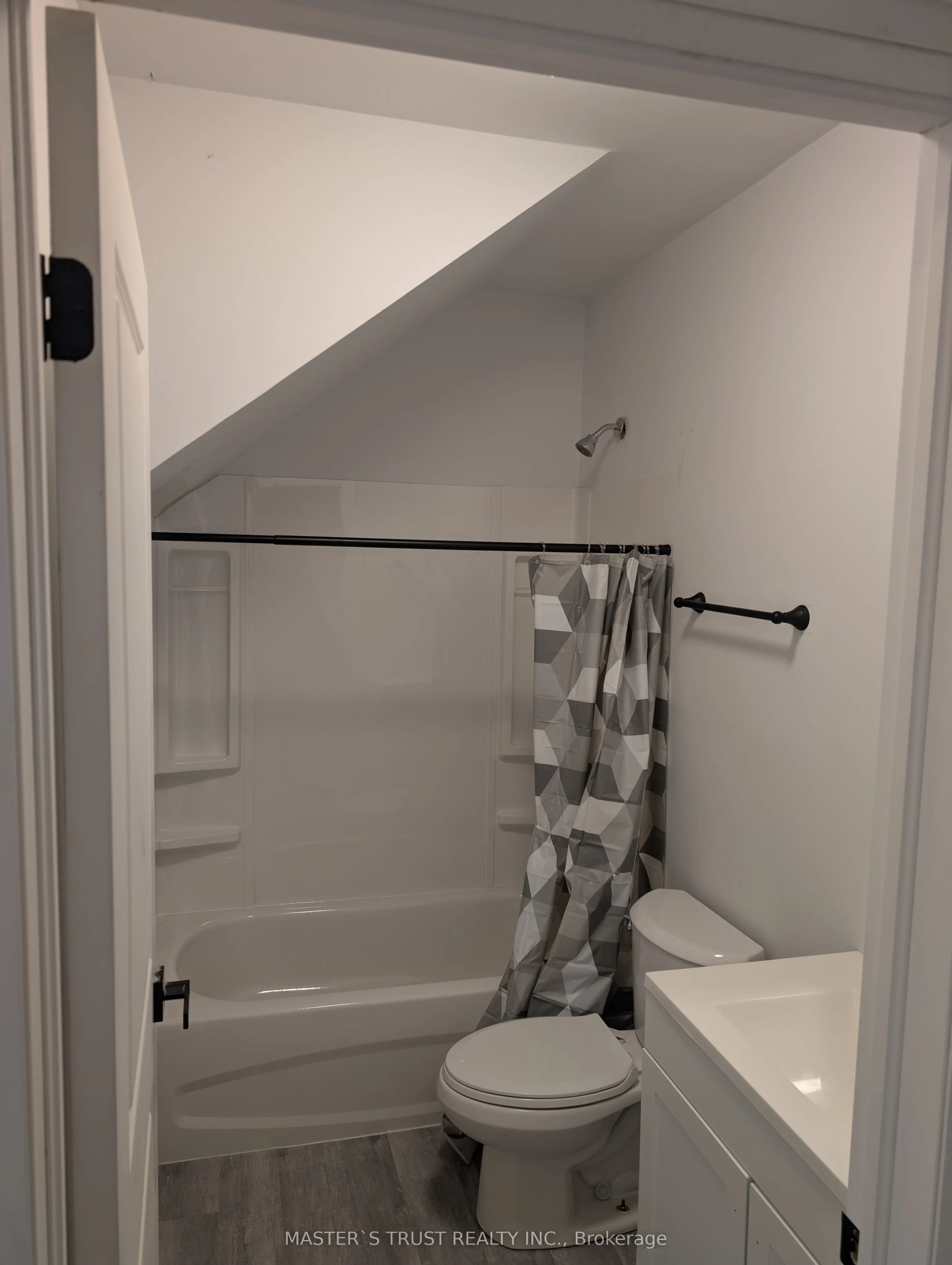 54 Main Street S, #4