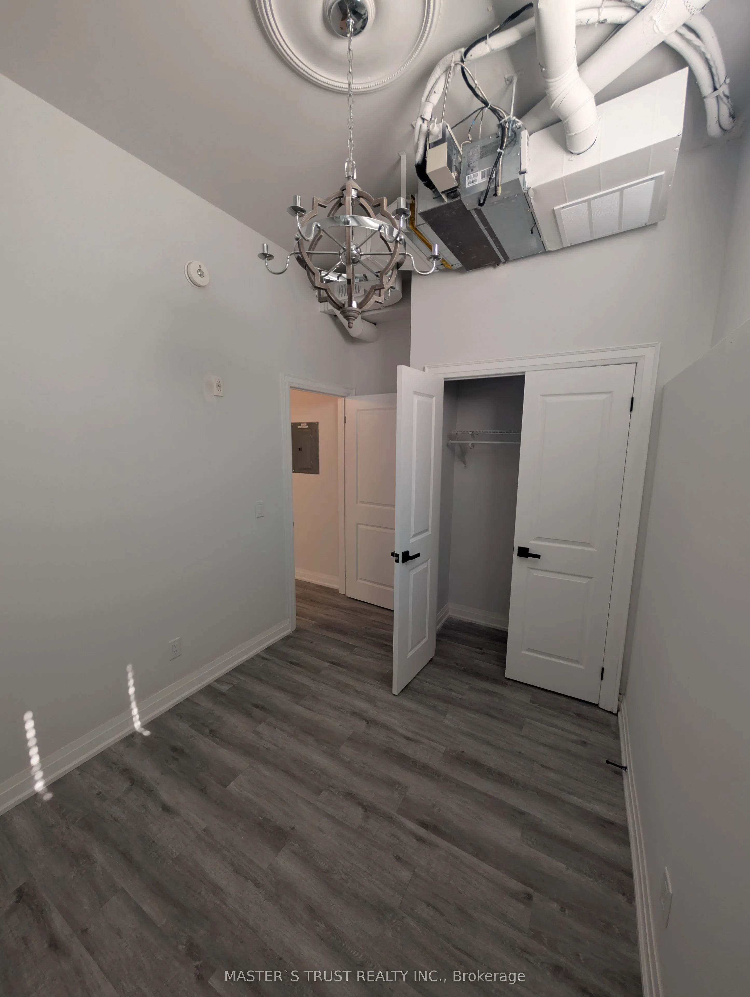 54 Main Street S, #4