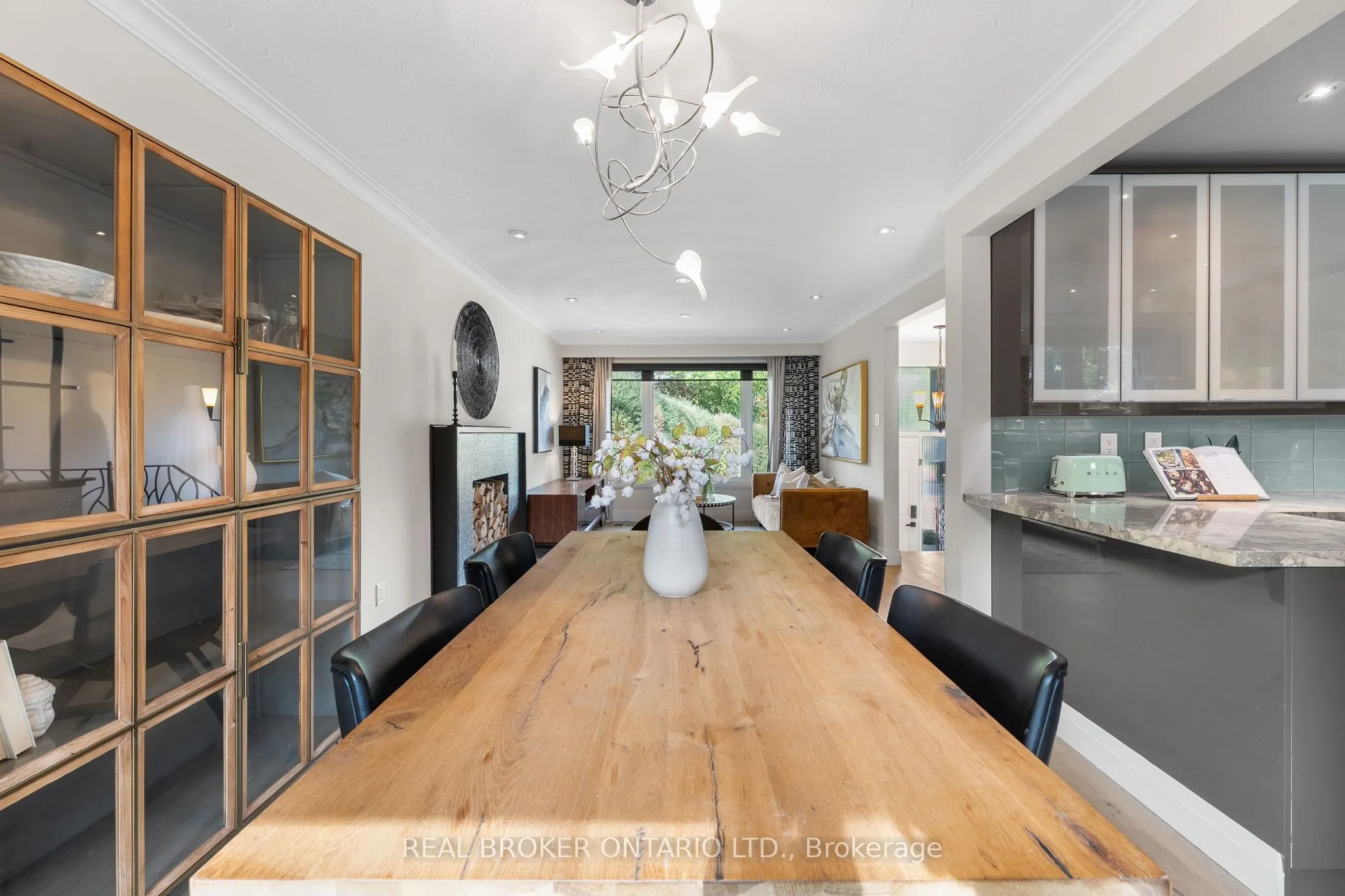 240 Rosemar Gardens