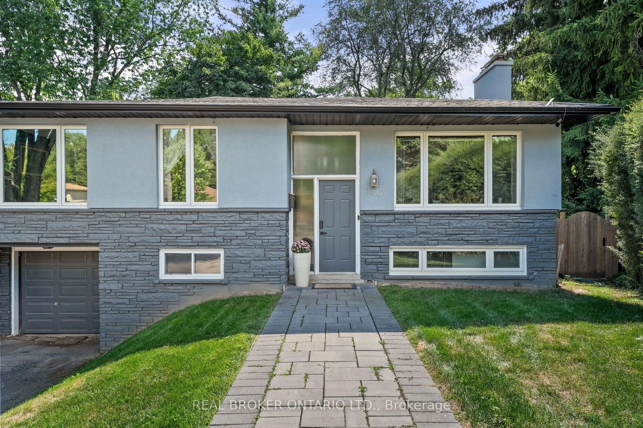 240 Rosemar Gardens