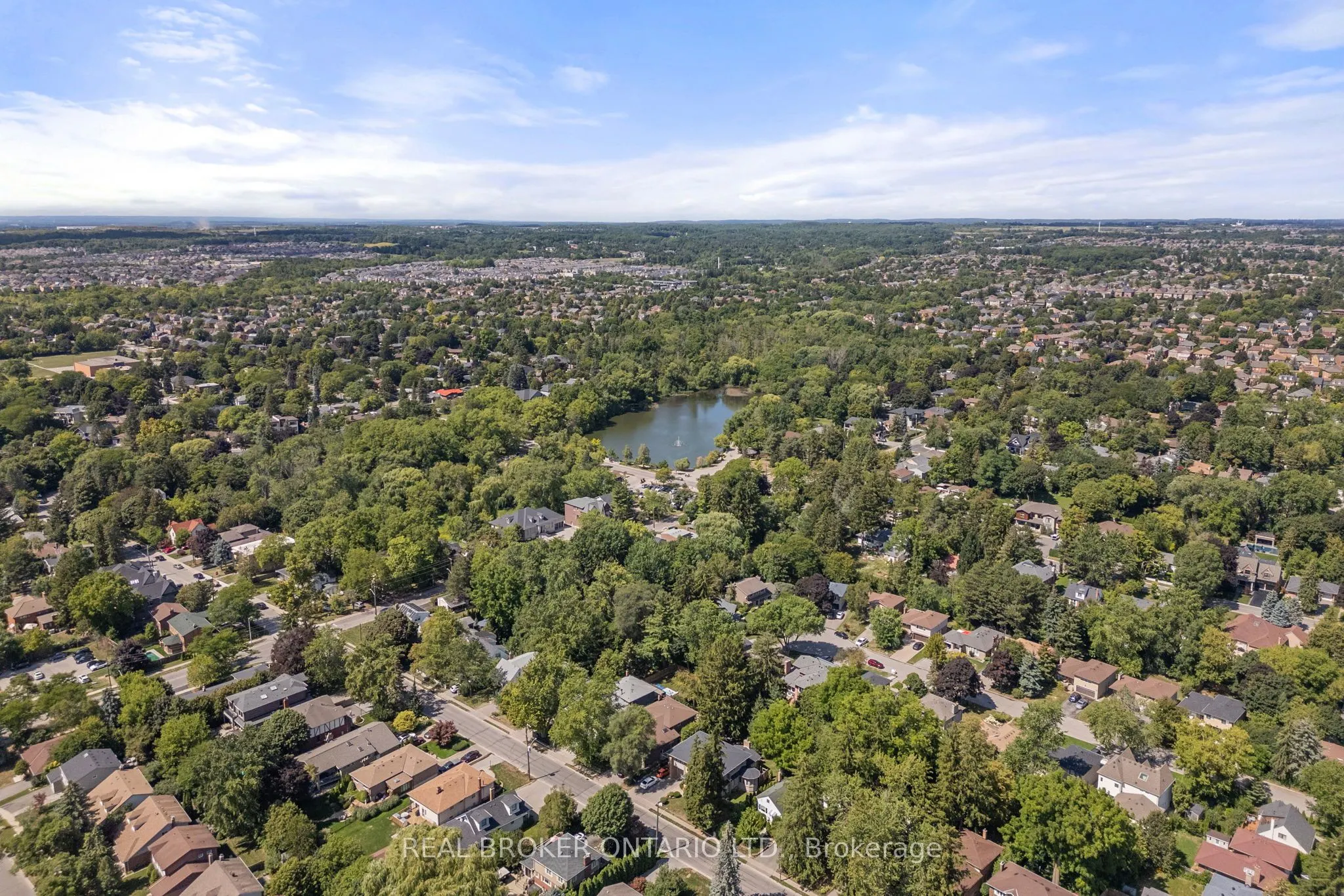 240 Rosemar Gardens