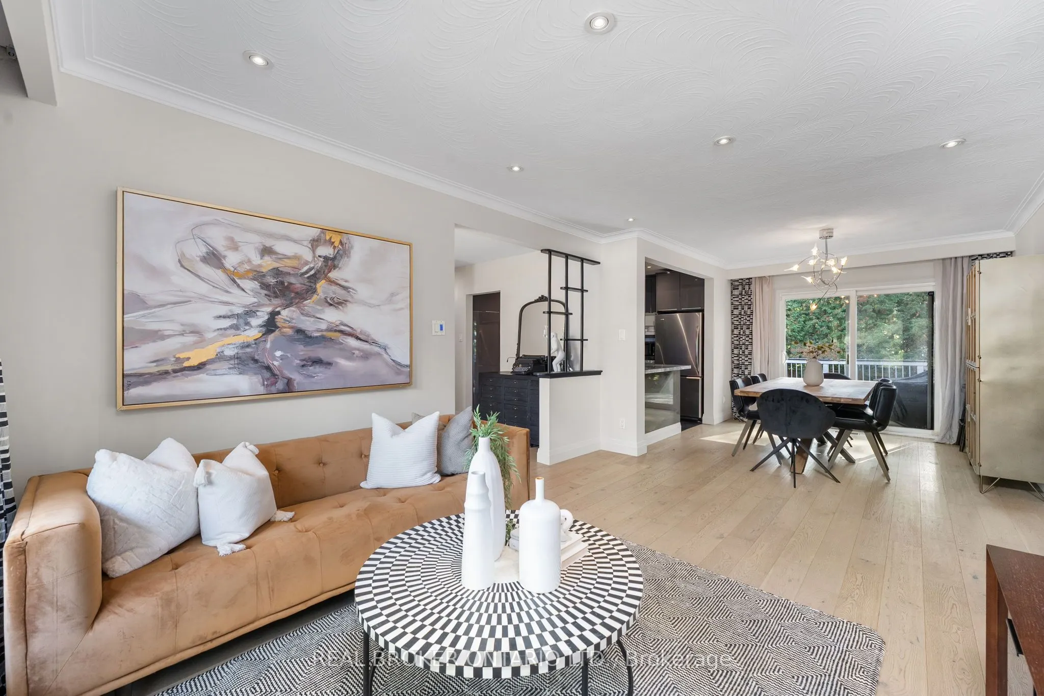 240 Rosemar Gardens