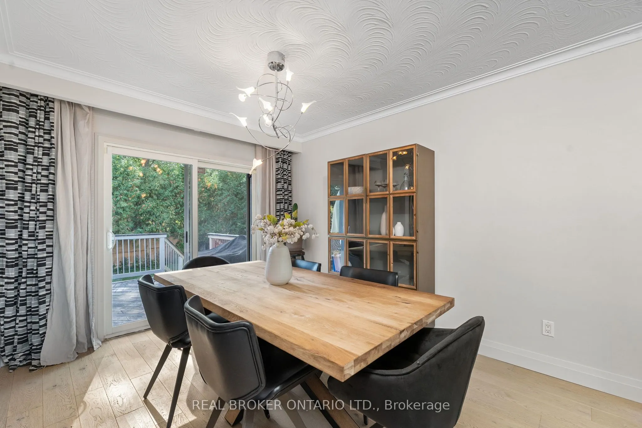 240 Rosemar Gardens