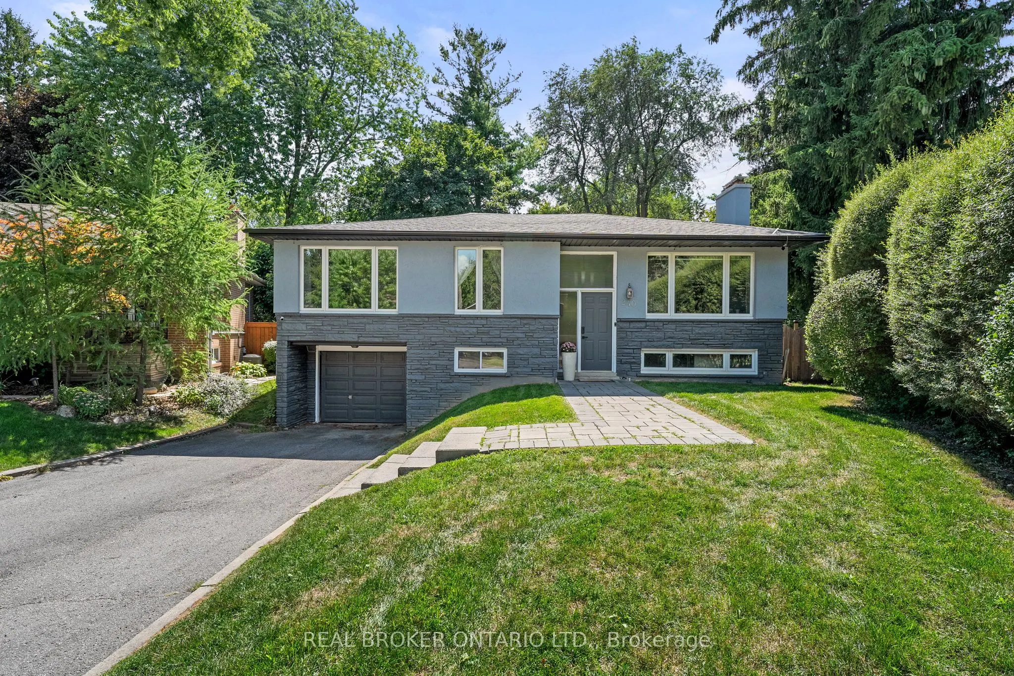 240 Rosemar Gardens