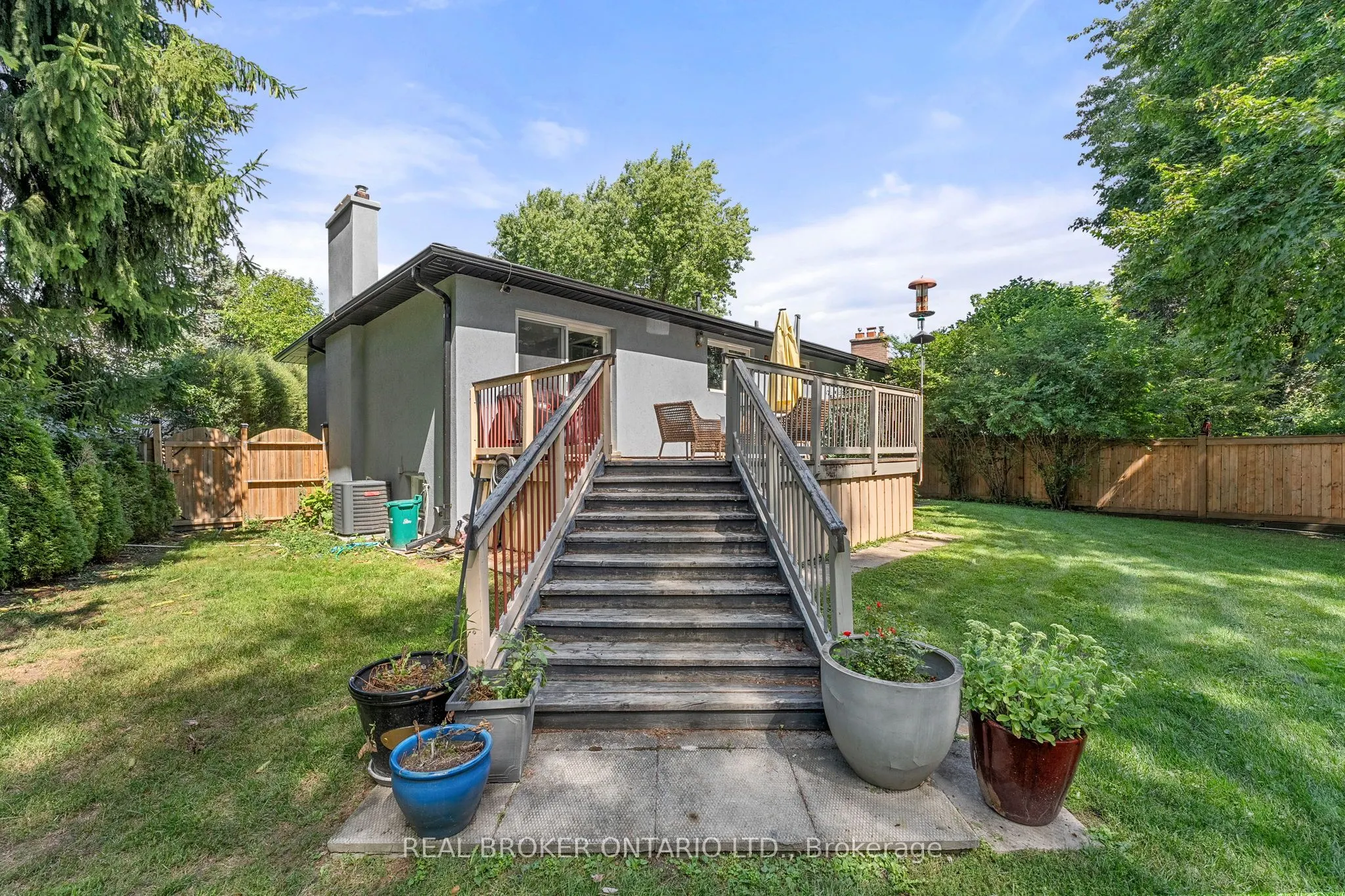 240 Rosemar Gardens