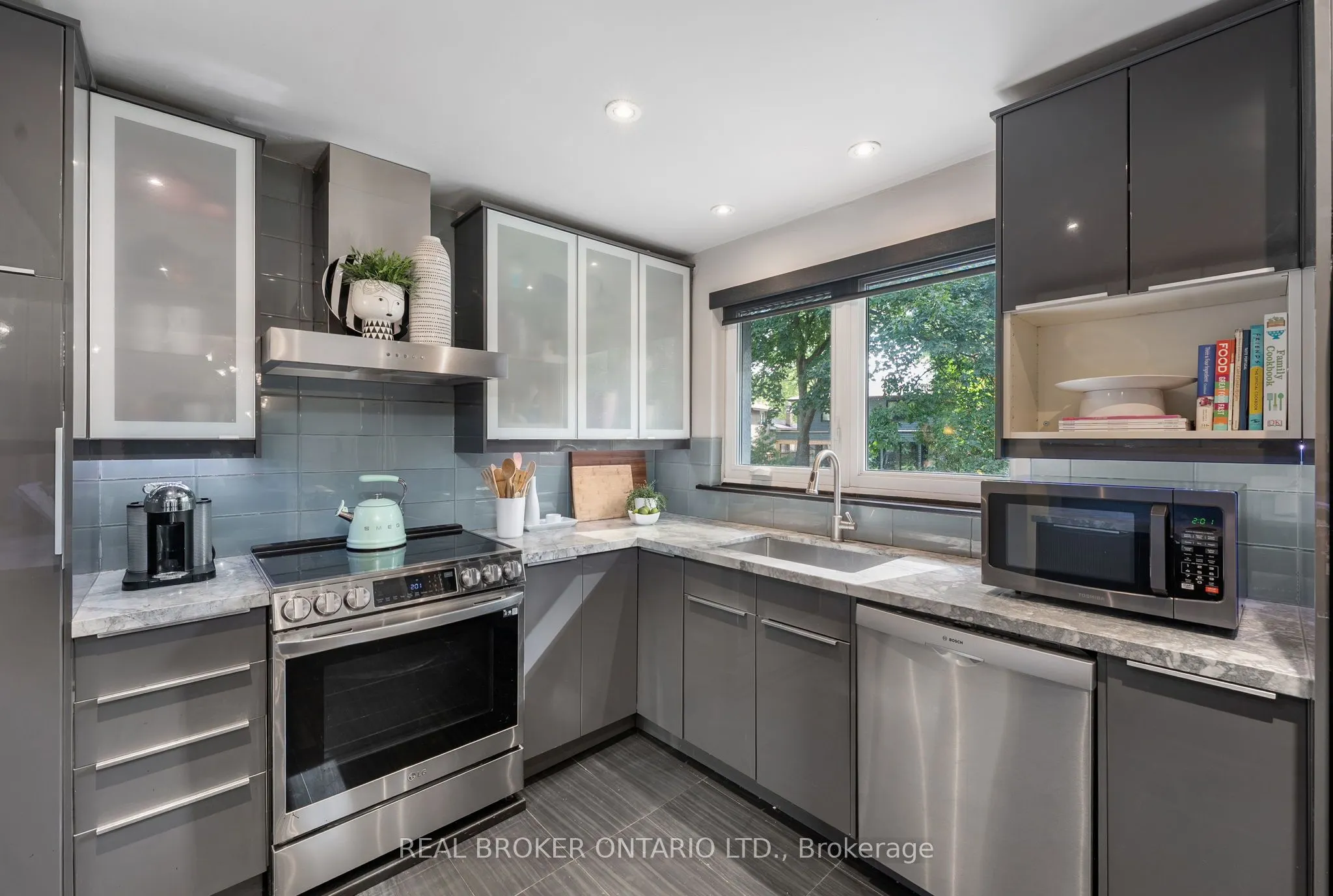 240 Rosemar Gardens