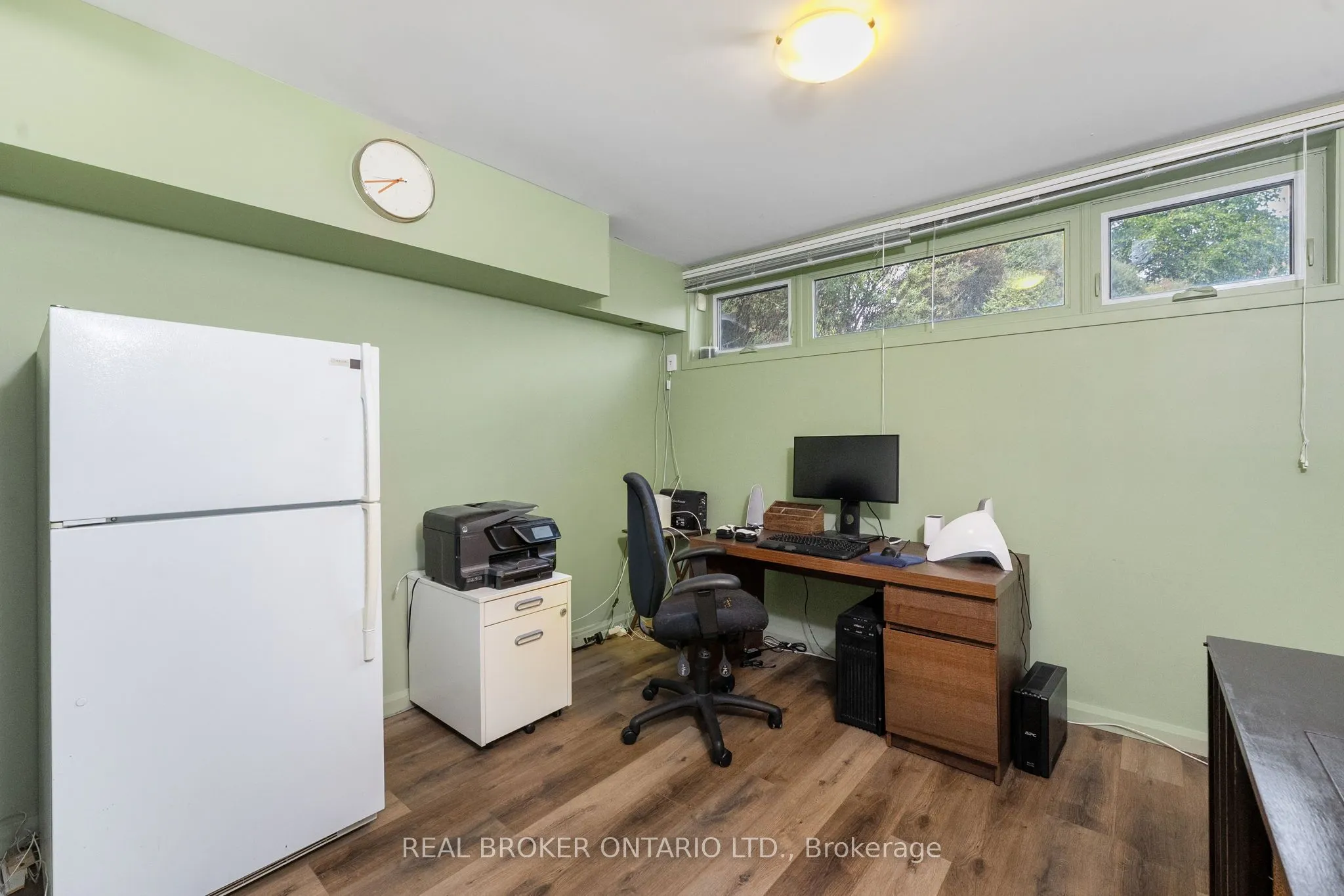 240 Rosemar Gardens