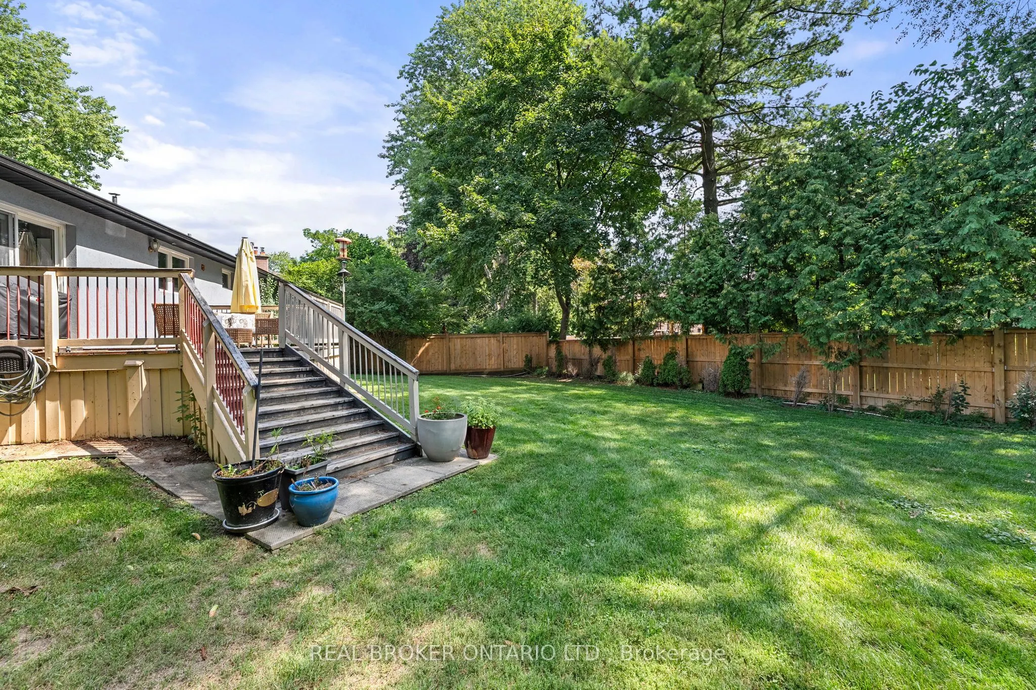 240 Rosemar Gardens
