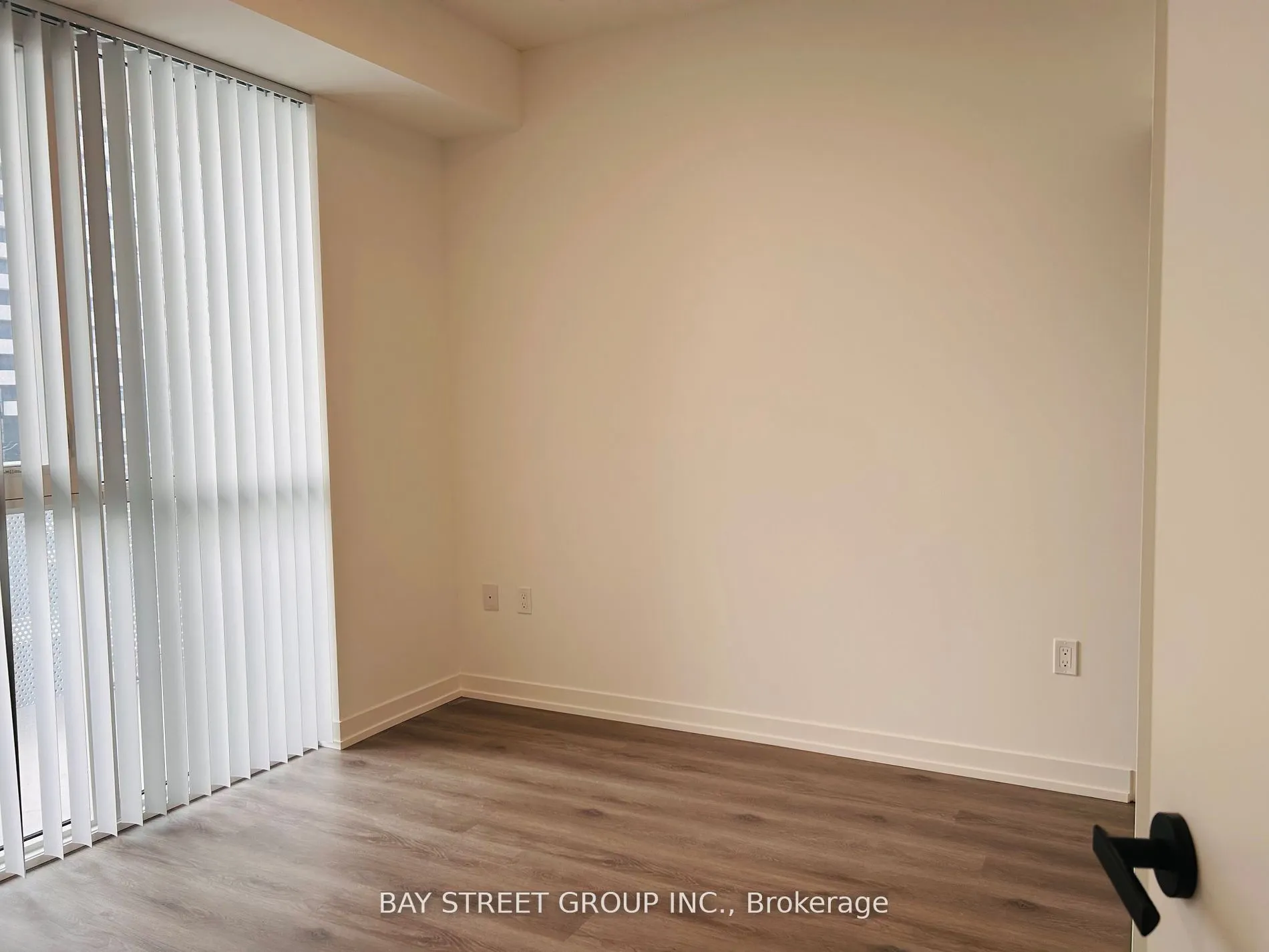28 interchange Way, #1516