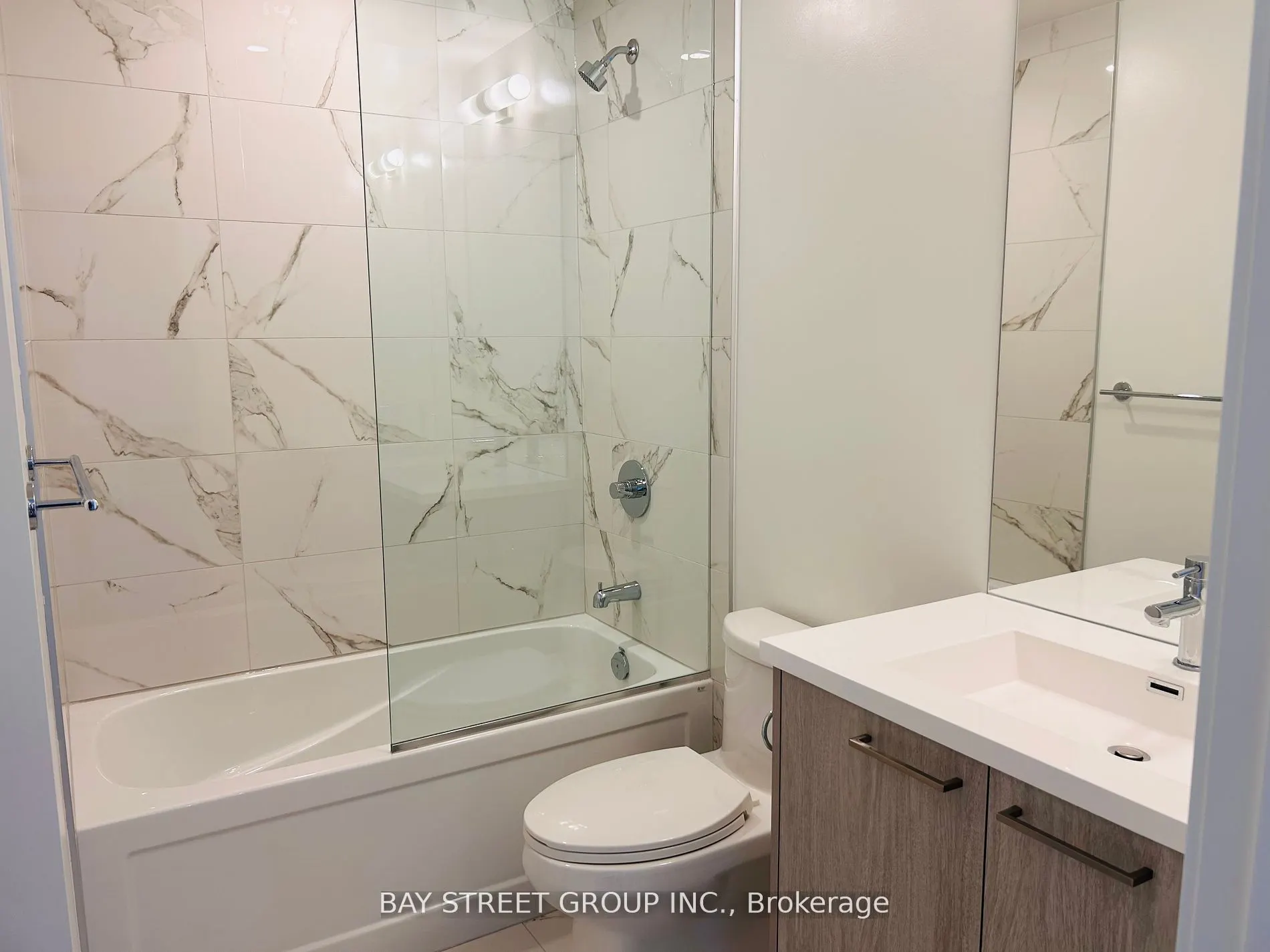 28 interchange Way, #1516