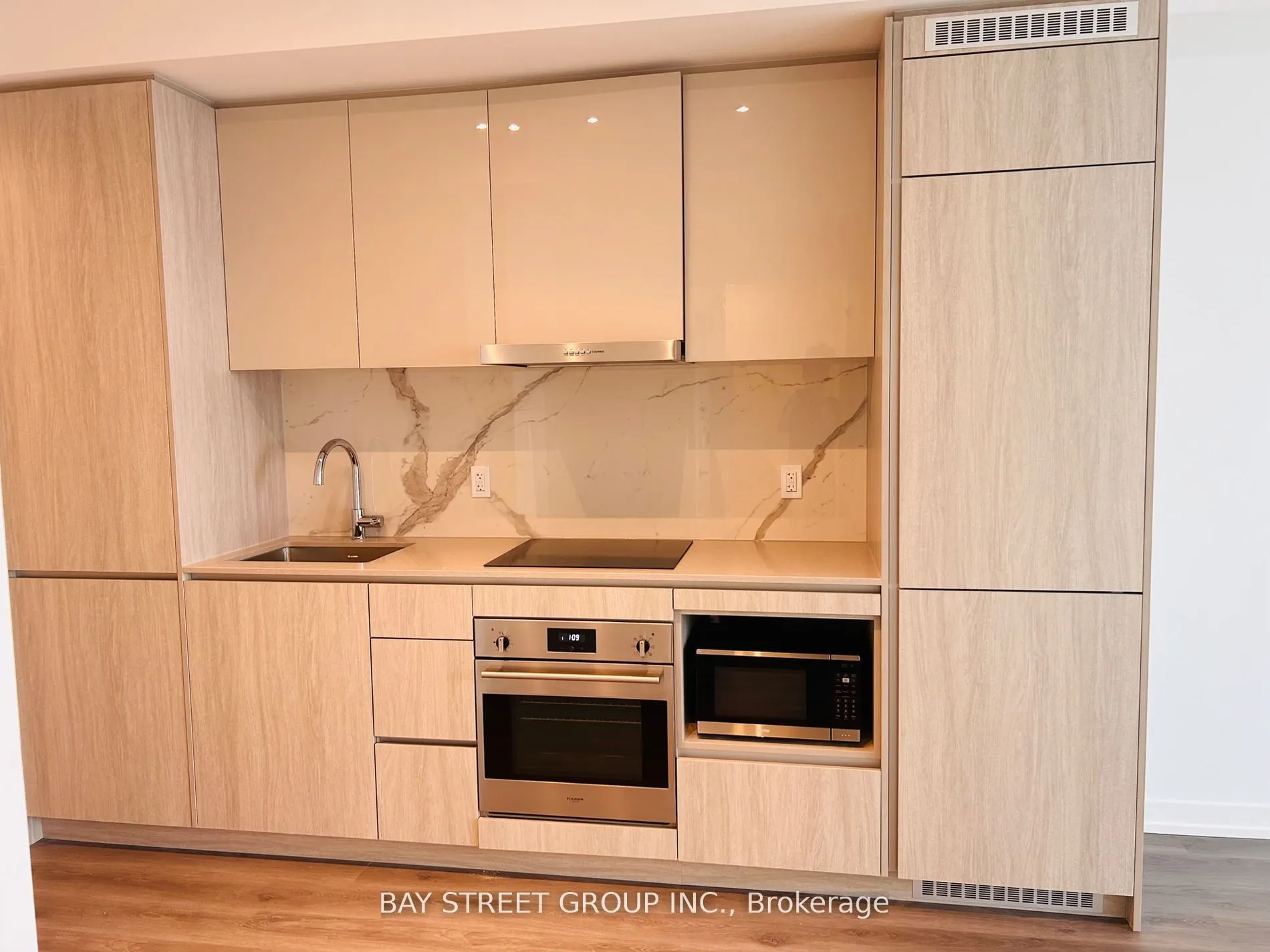 28 interchange Way, #1516