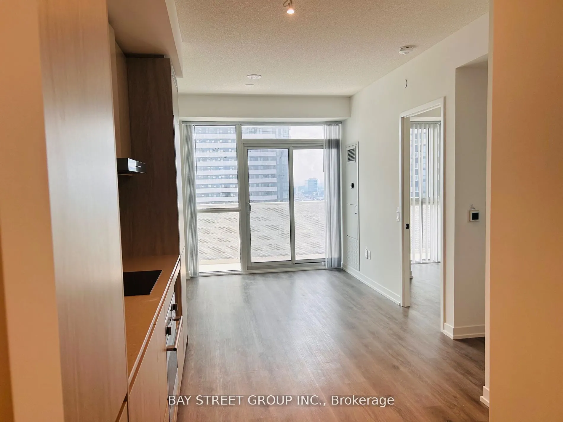 28 interchange Way, #1516