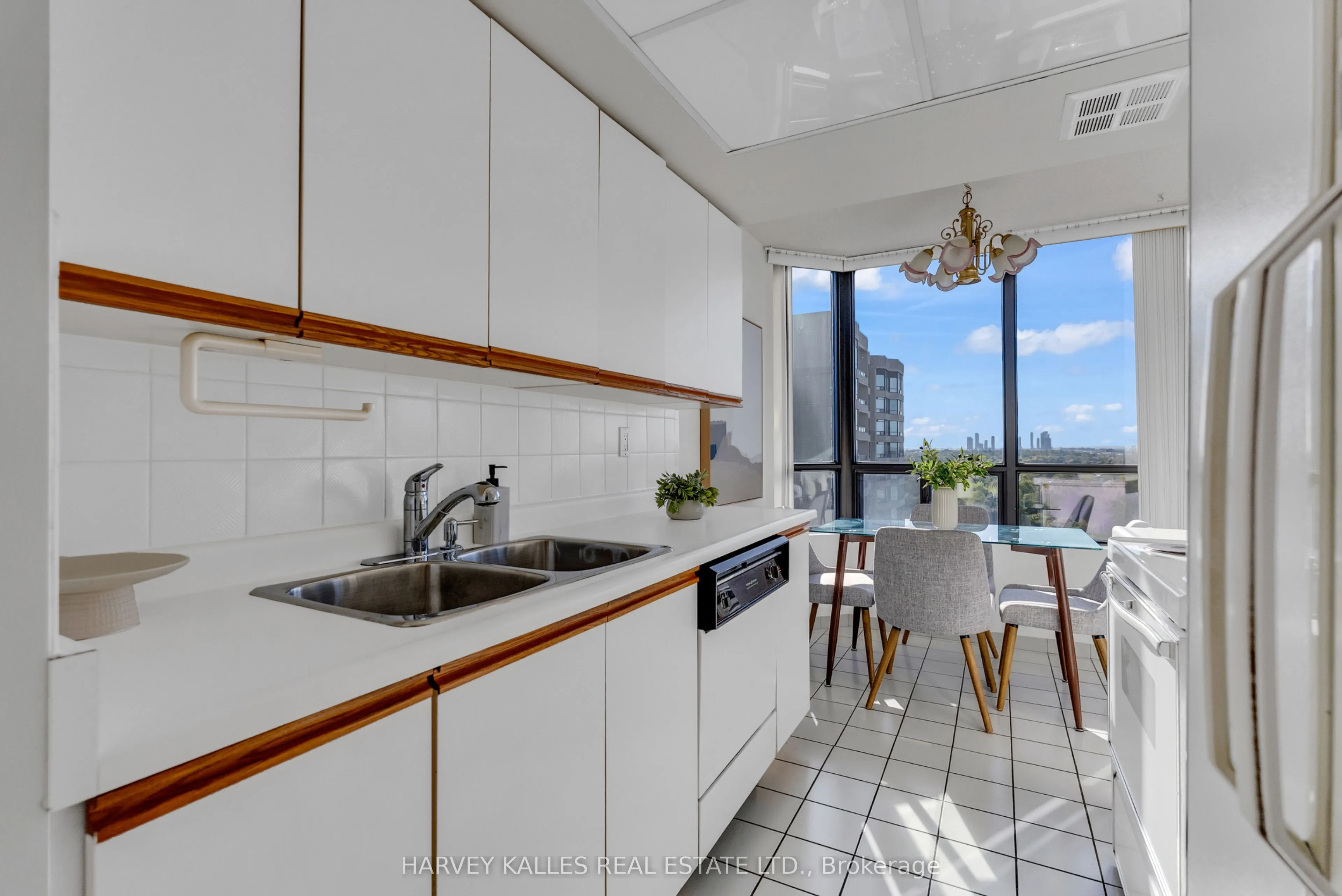 7440 Bathurst Street, #1411