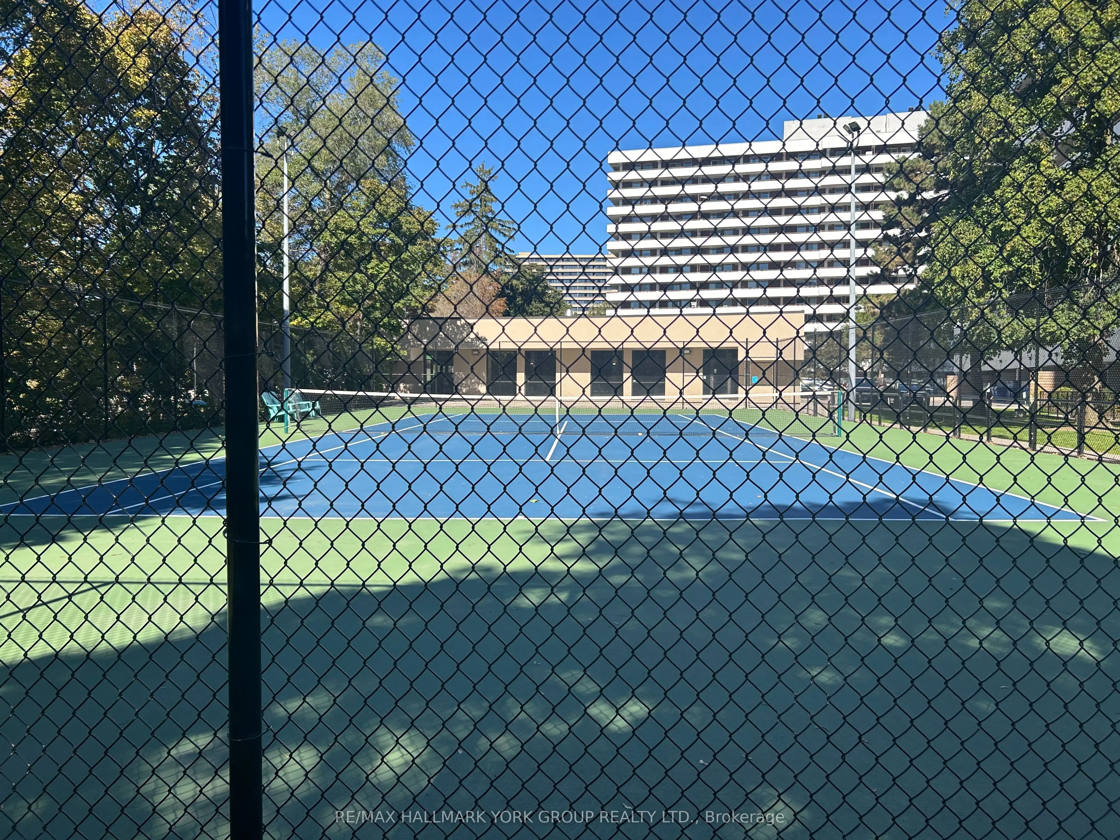 50 Inverlochy Boulevard, #810