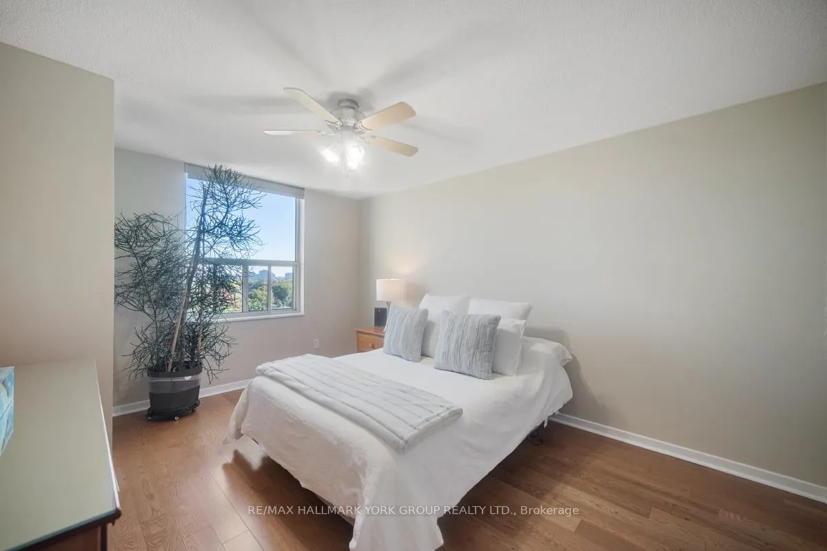 50 Inverlochy Boulevard, #810