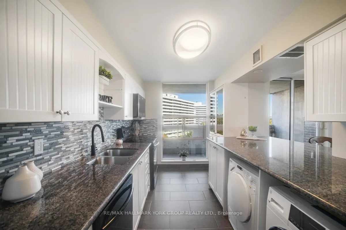 50 Inverlochy Boulevard, #810