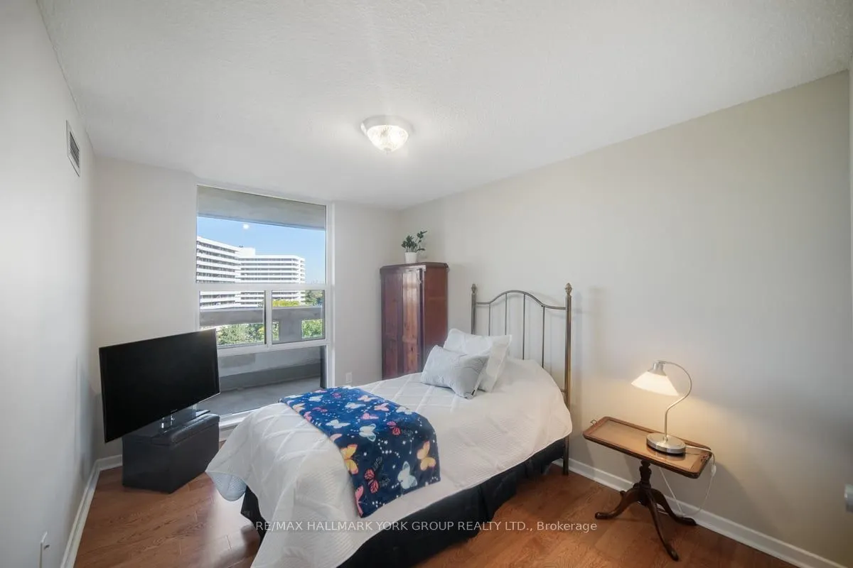 50 Inverlochy Boulevard, #810