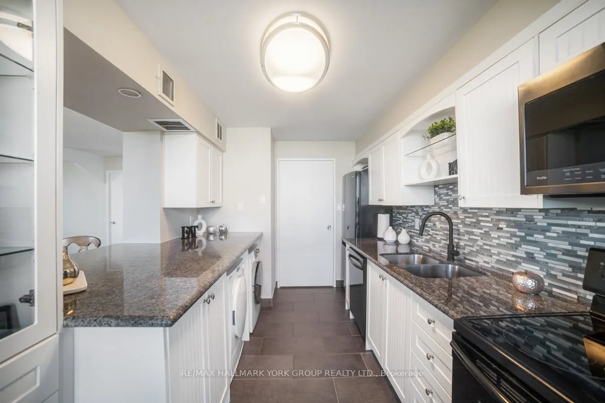 50 Inverlochy Boulevard, #810