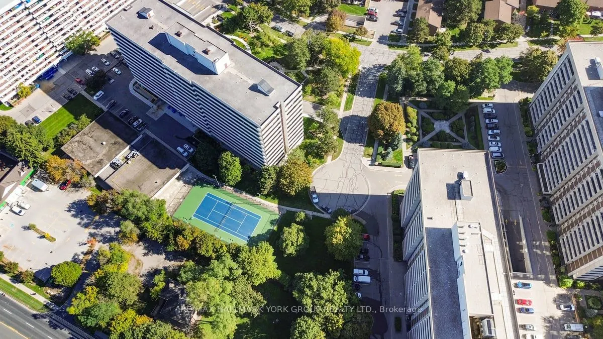 50 Inverlochy Boulevard, #810