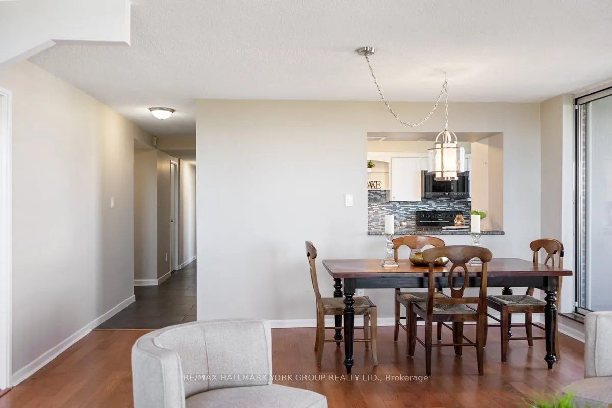 50 Inverlochy Boulevard, #810