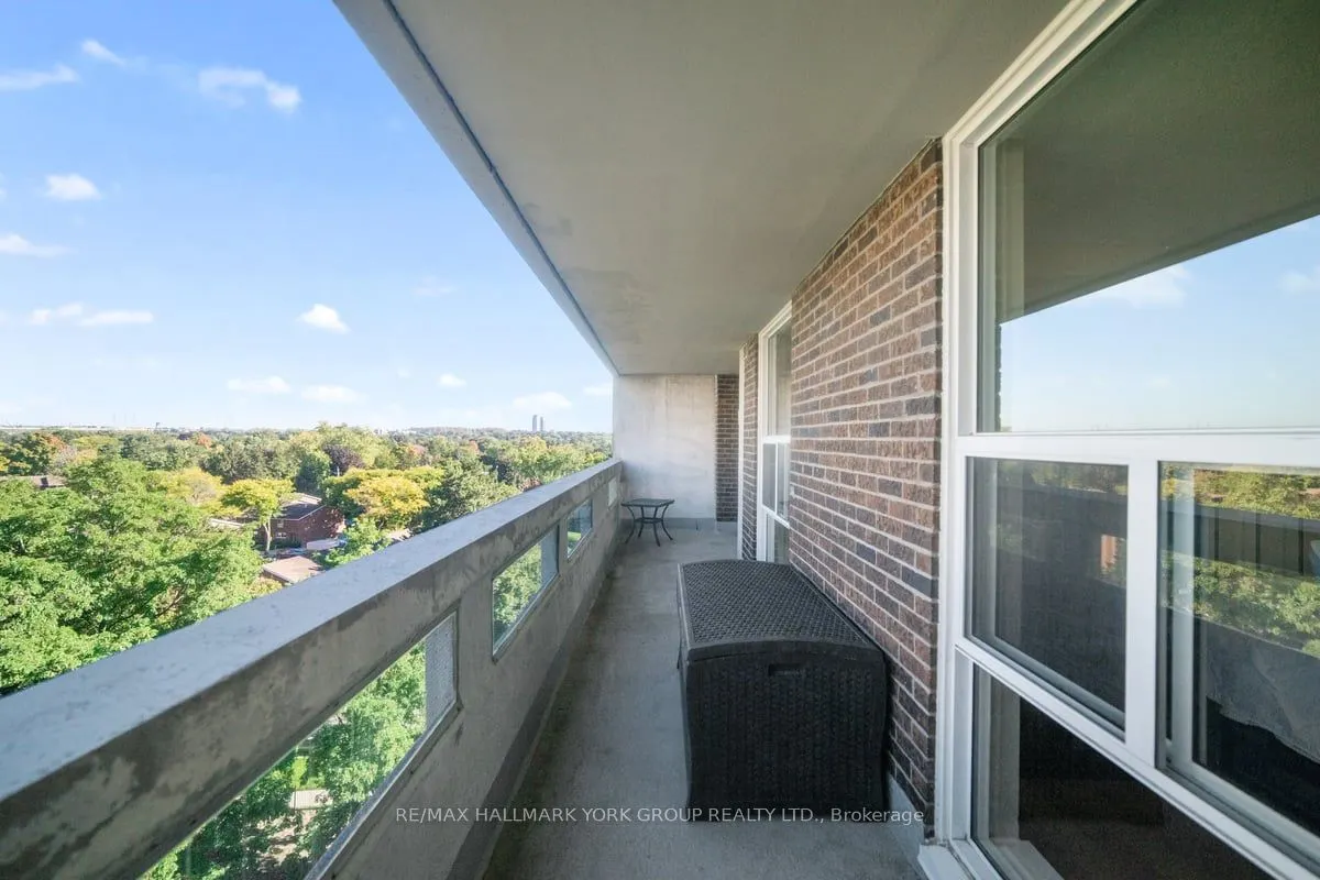 50 Inverlochy Boulevard, #810