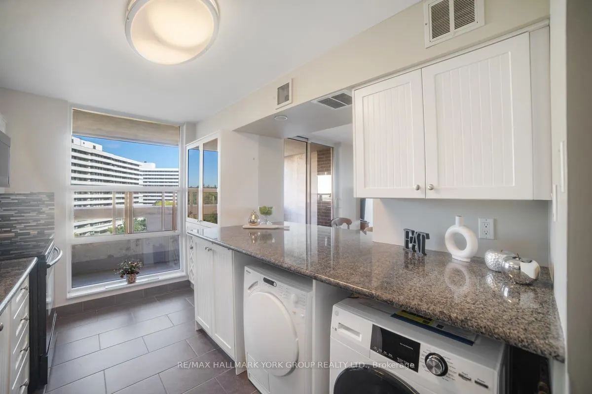 50 Inverlochy Boulevard, #810