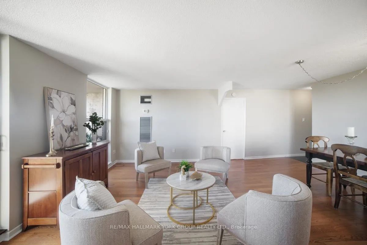 50 Inverlochy Boulevard, #810