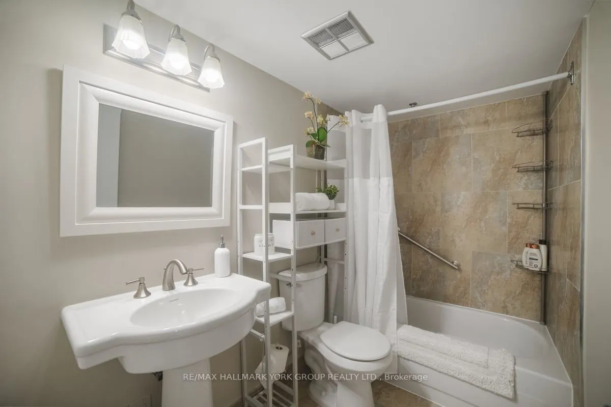 50 Inverlochy Boulevard, #810