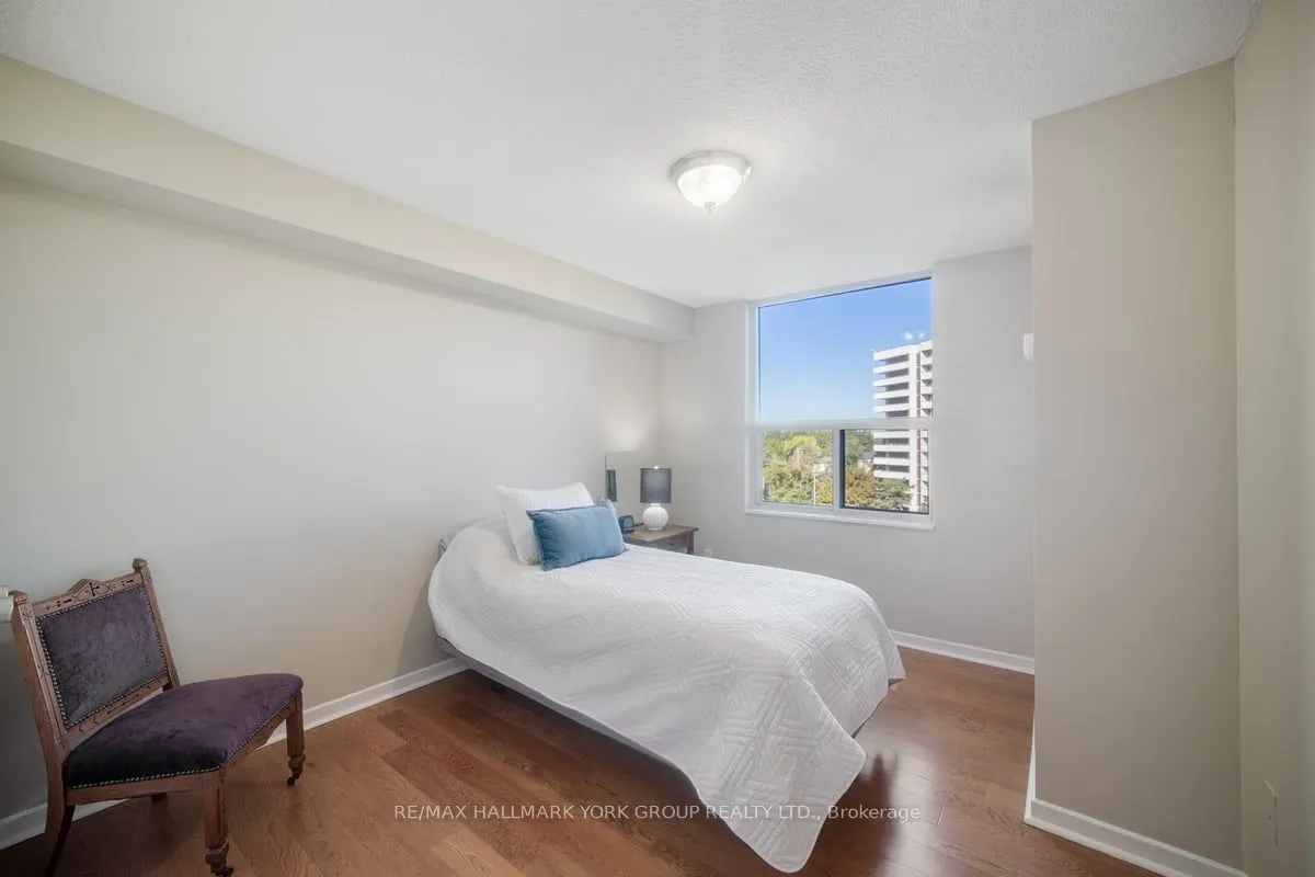 50 Inverlochy Boulevard, #810