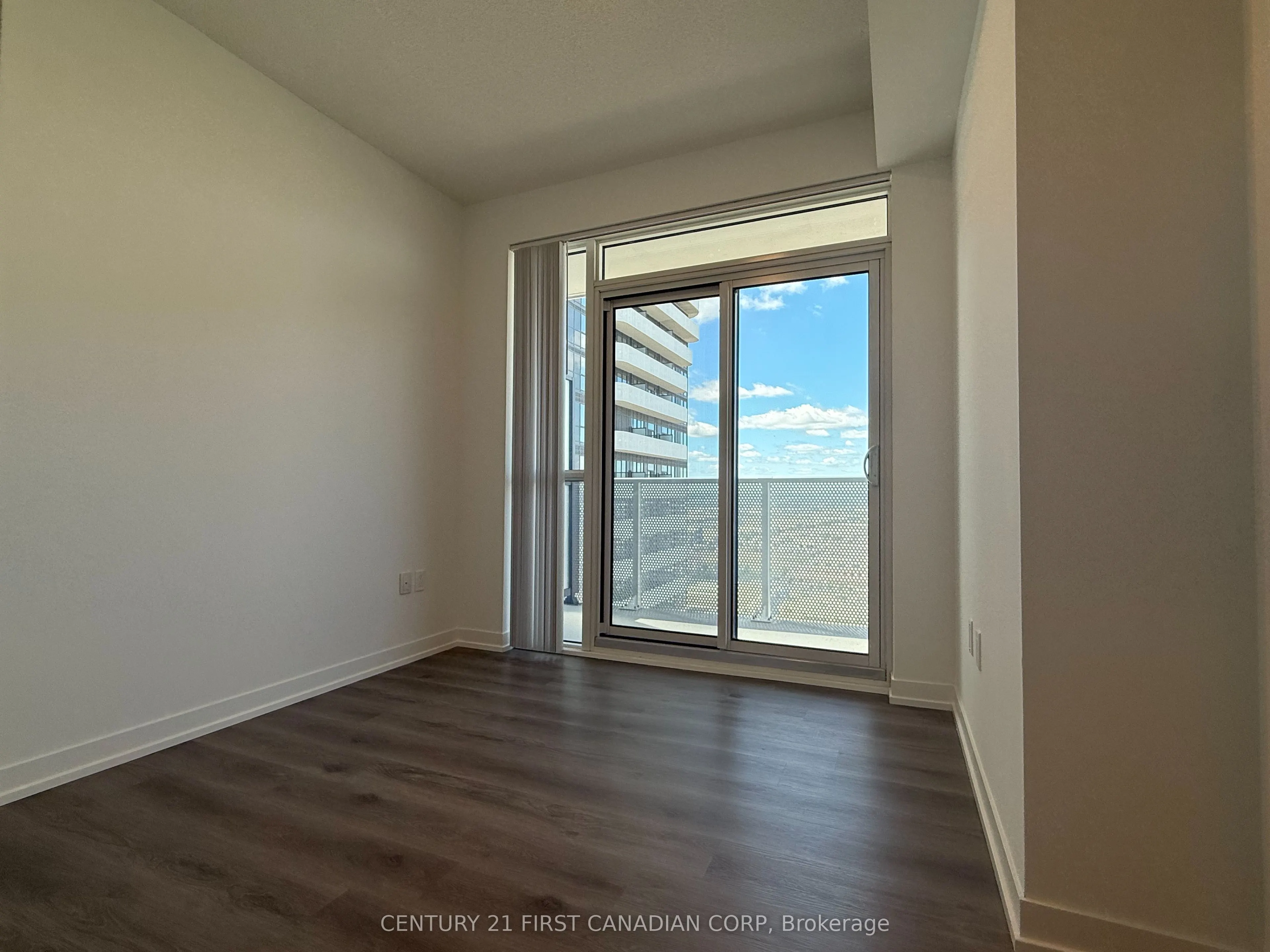 28 Interchange Way N, #D-3705