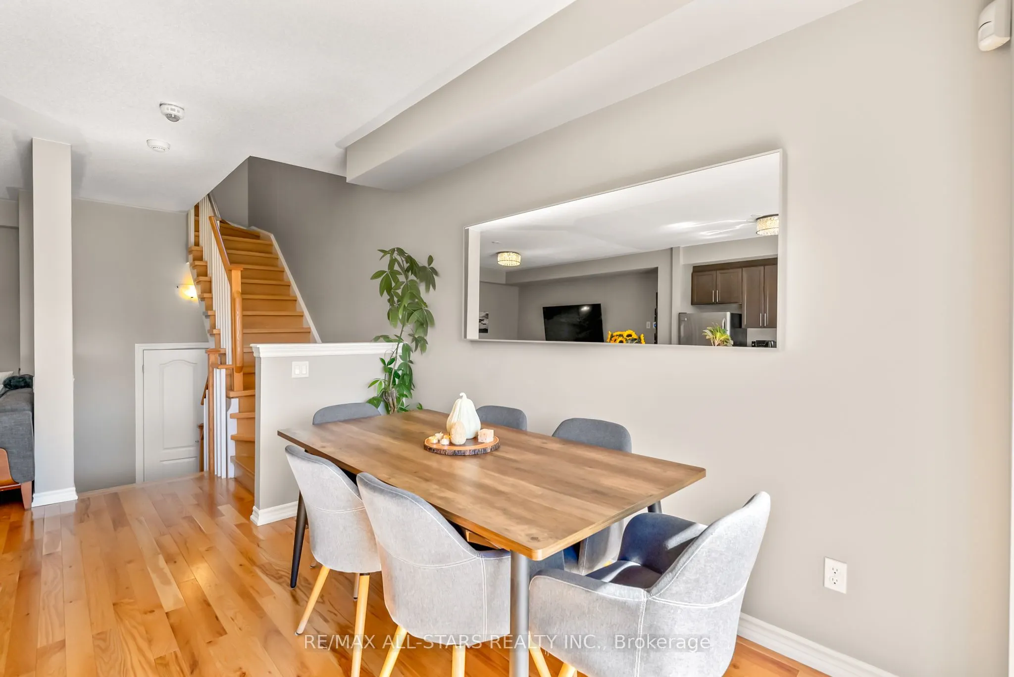 243 Boadway Crescent