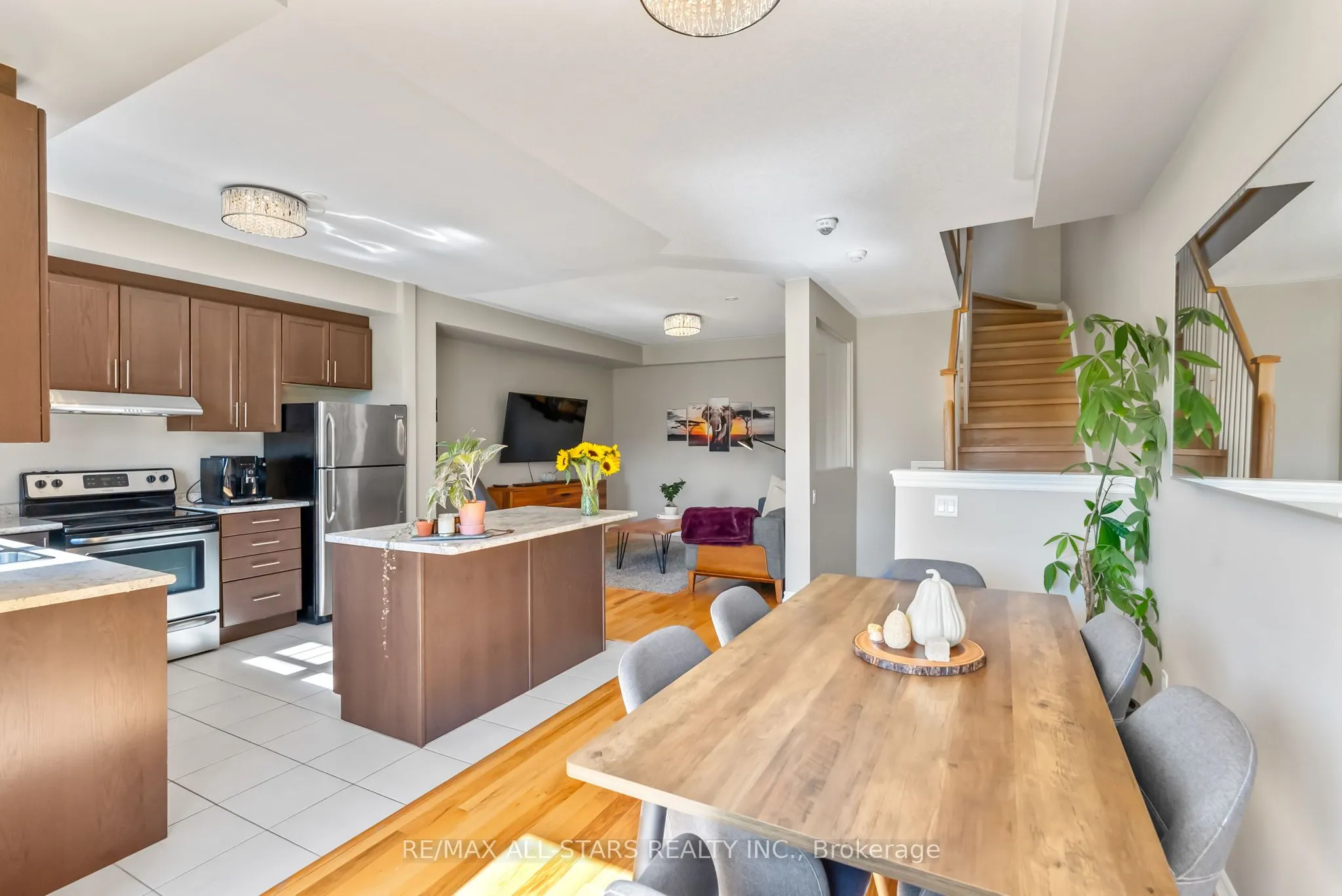 243 Boadway Crescent