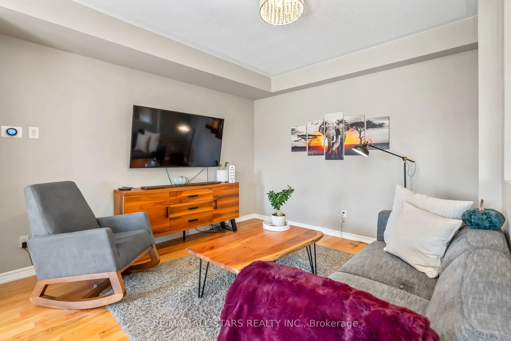 243 Boadway Crescent